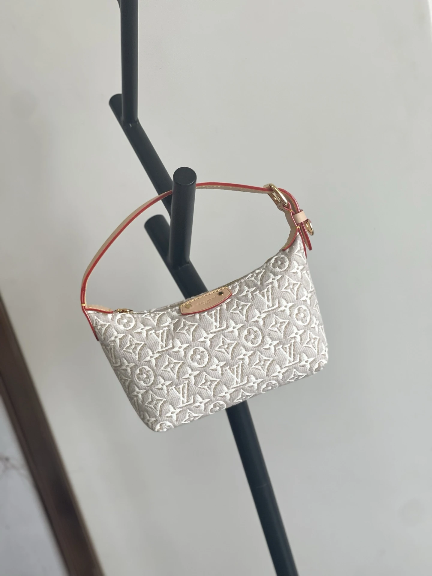 Louis Vuitton Bag — 7b350294
