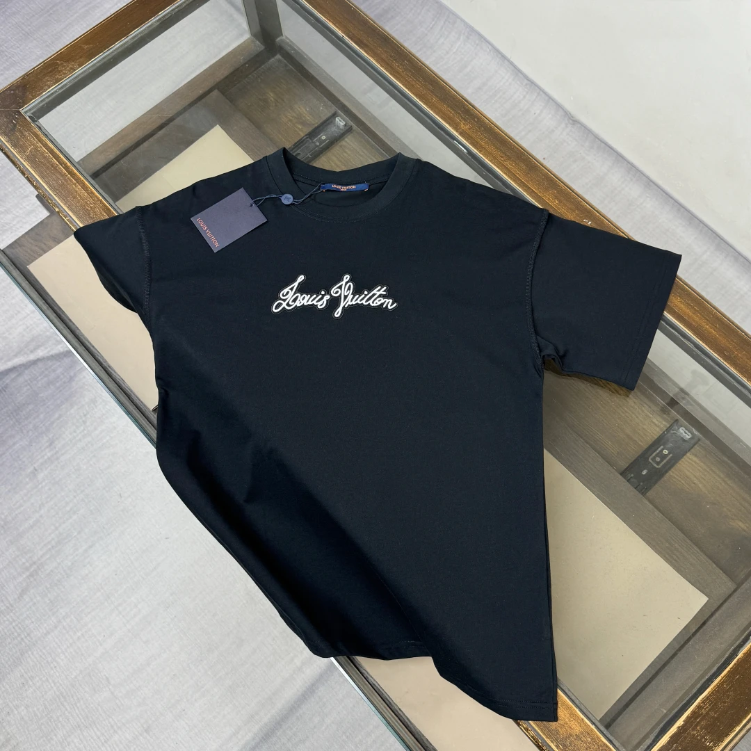 Louis Vuitton T-Shirt — f176f37d