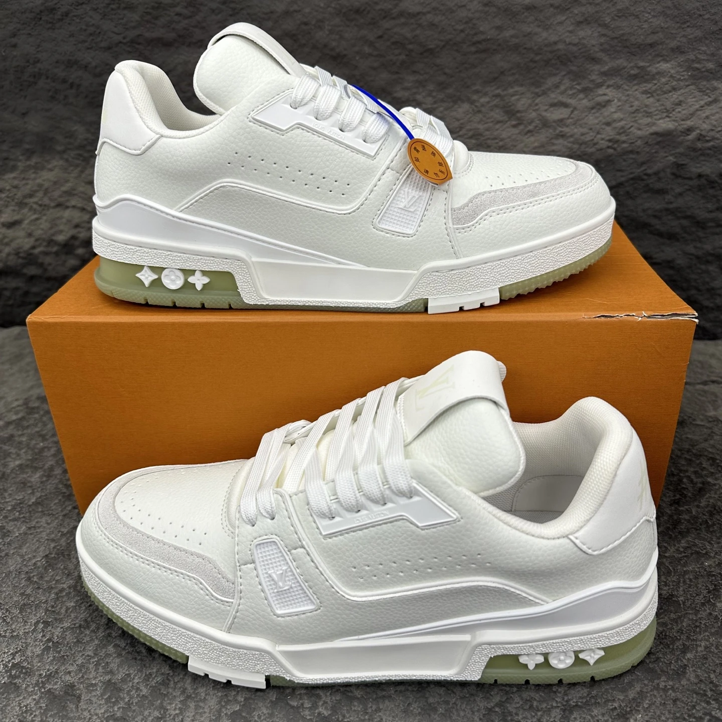 Louis Vuitton Sneakers — 8891a6d7