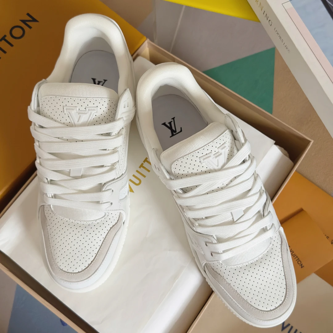 Louis Vuitton Sneakers — c4cb018c