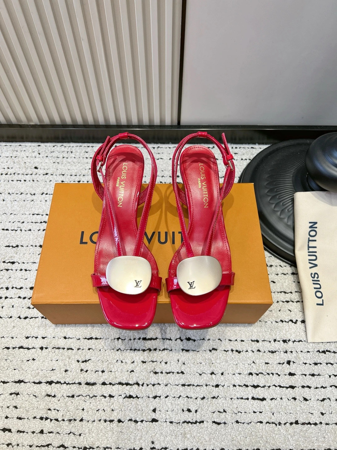 Louis Vuitton Sandals — 5e336059