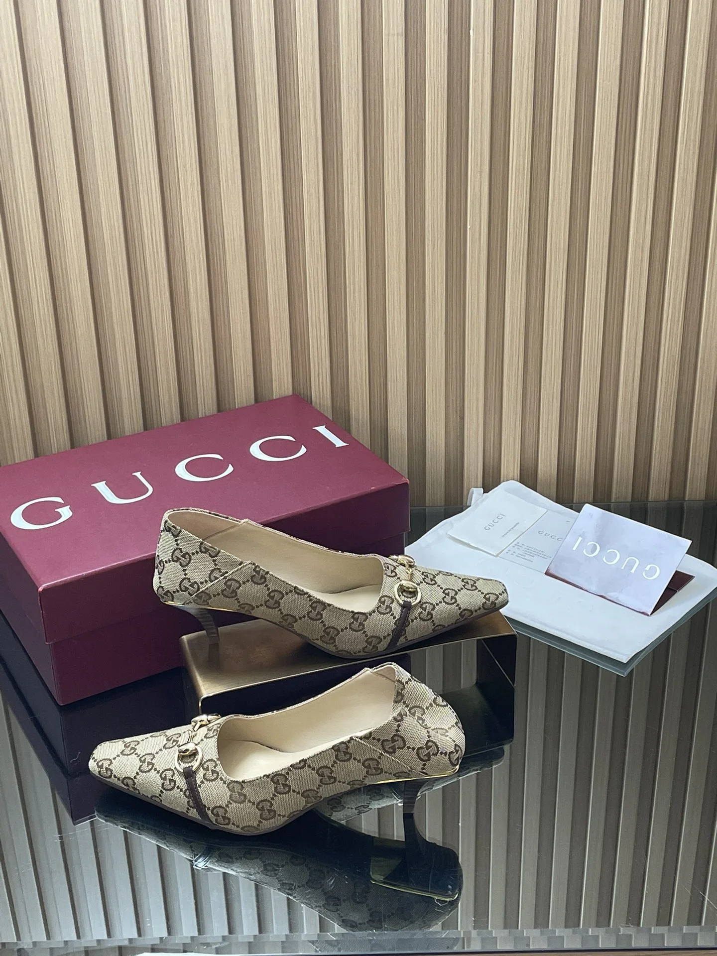 Gucci Loafers — 5f69ff09