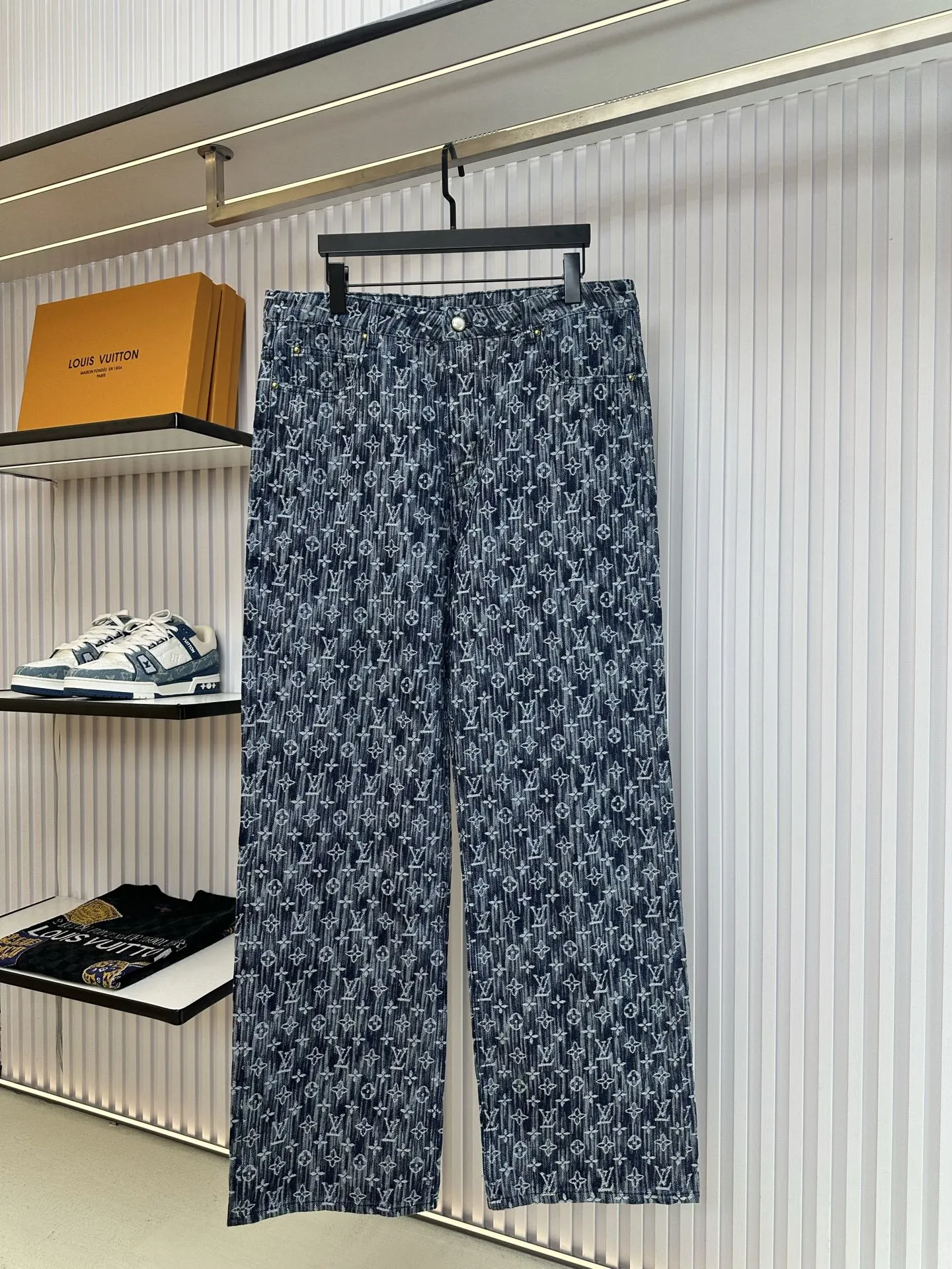 Louis Vuitton Jeans — 99bc9fee