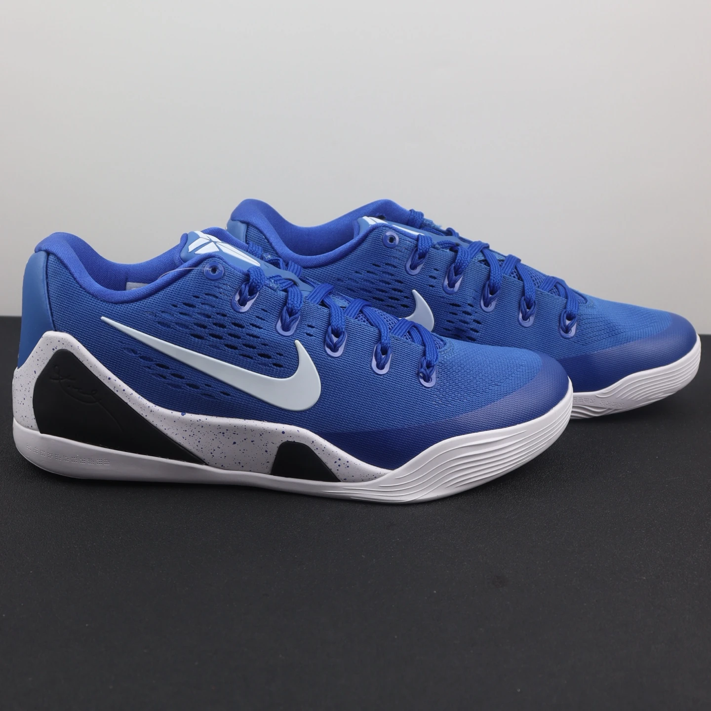 Sneakers — b2132e3d