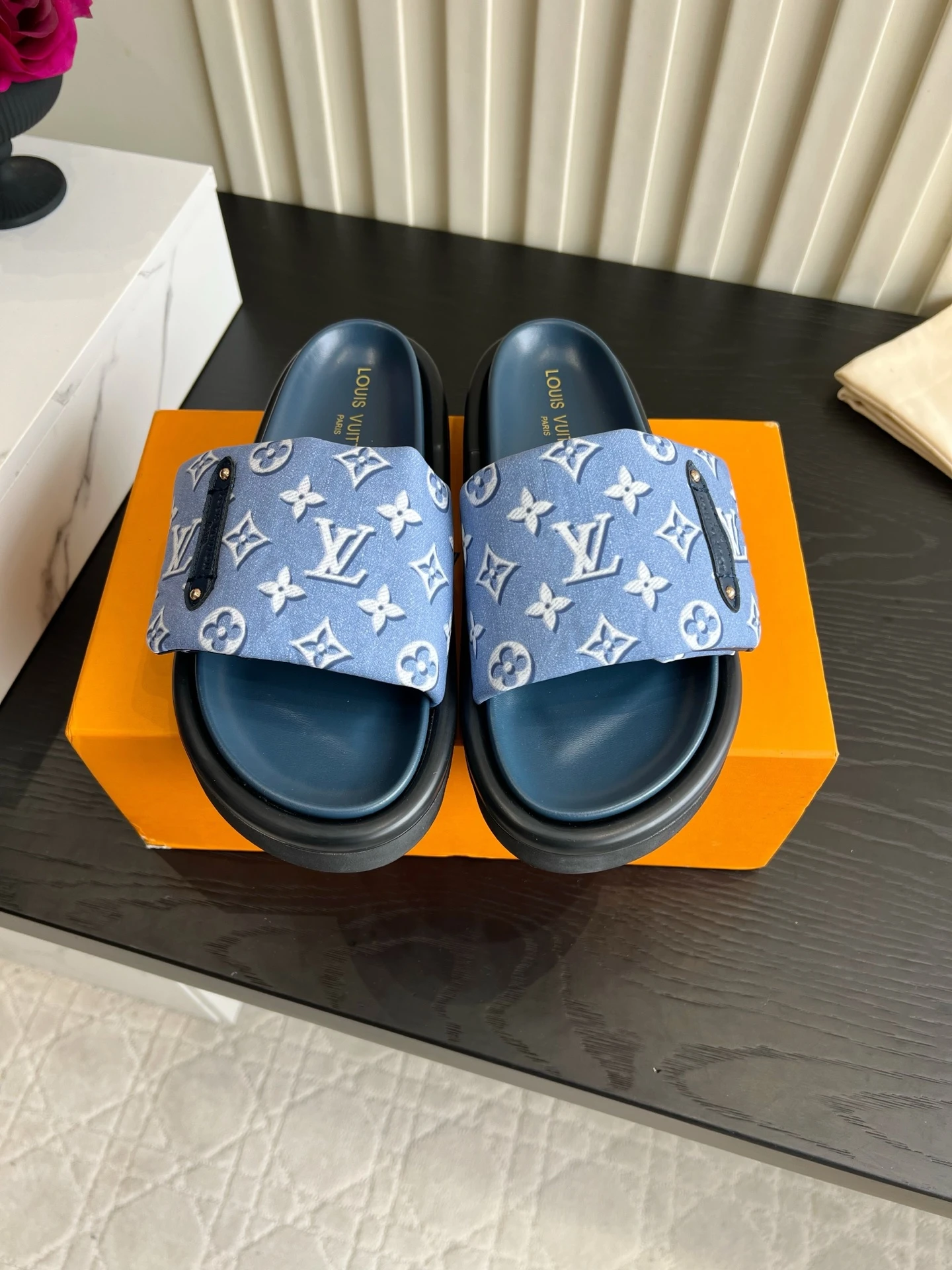 Louis Vuitton Slippers — f866f761