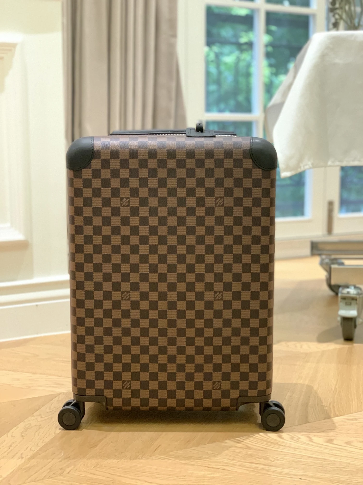 Louis Vuitton Luggage — d4ac6893