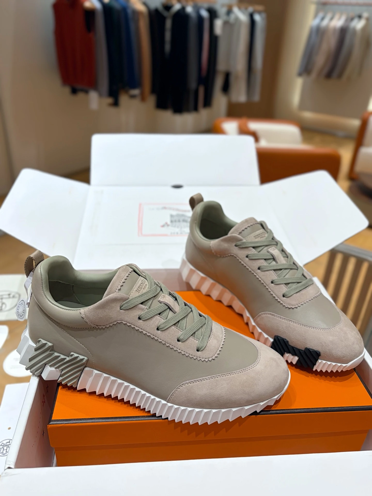 Hermès Sneakers — 24367113