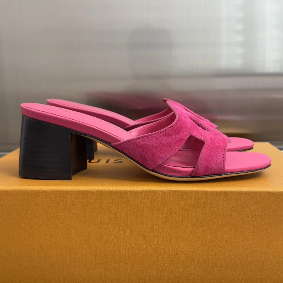 Louis Vuitton Slippers — 4a196d48