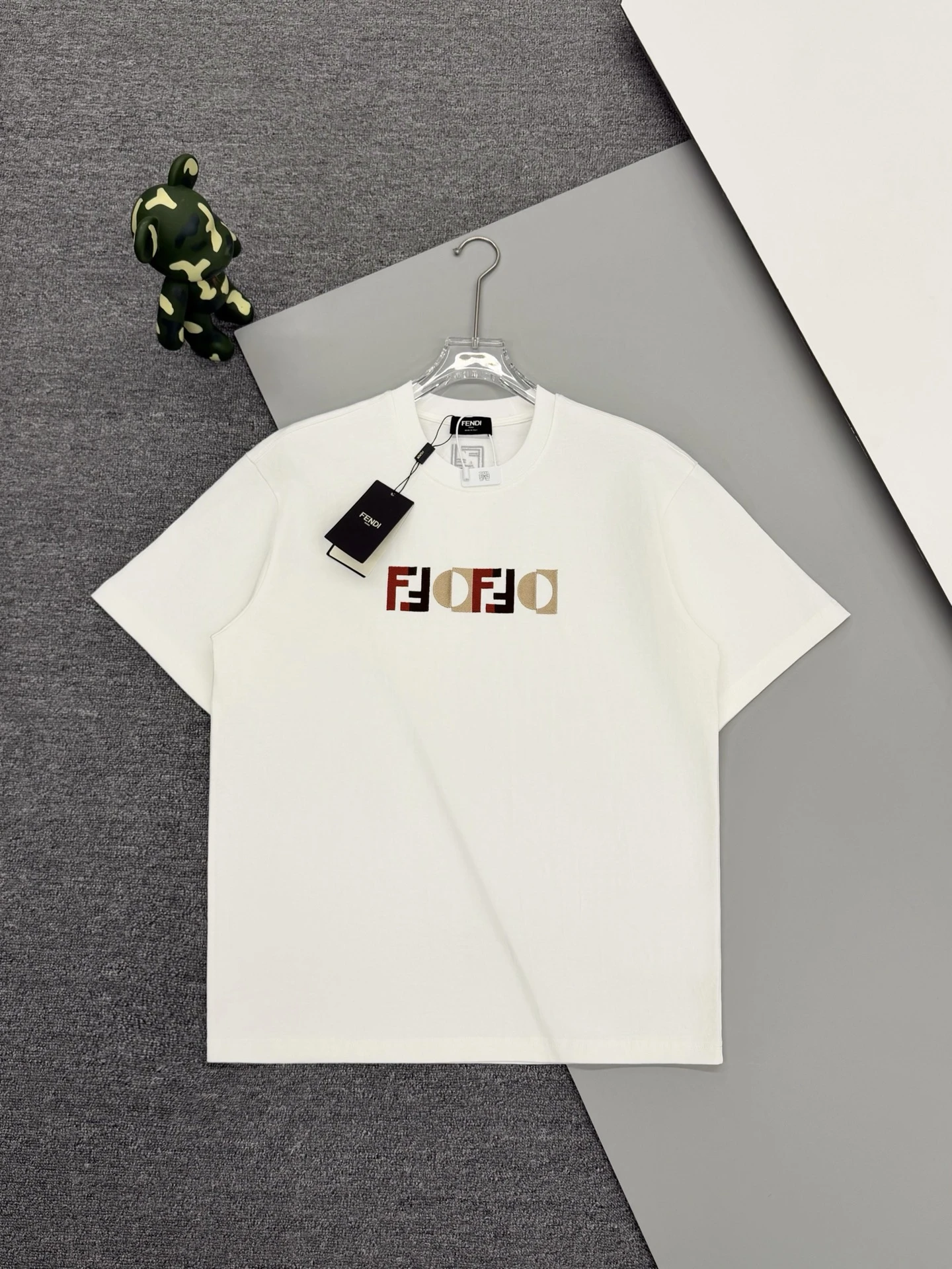 Fendi T-Shirt — 7461d181