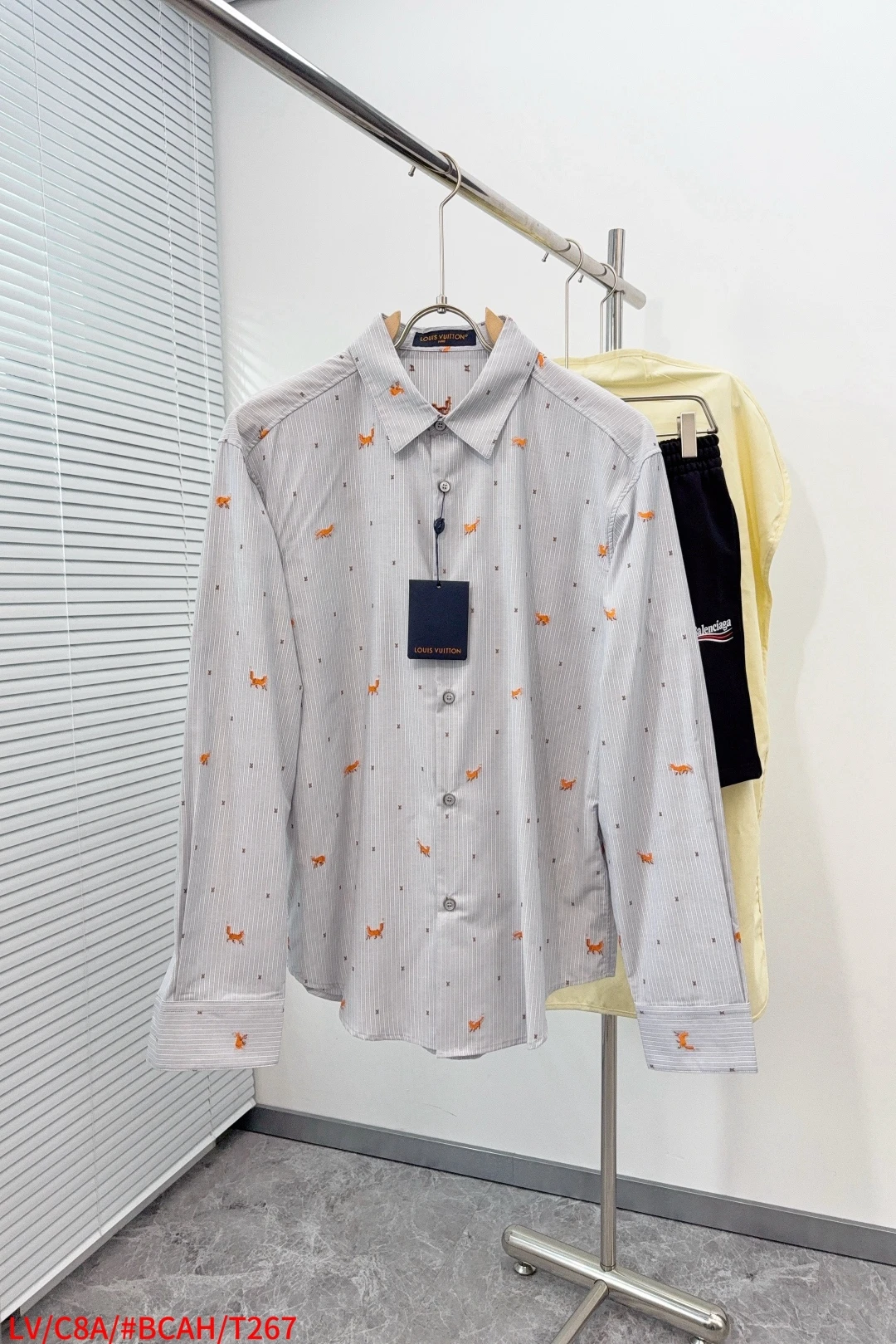 Louis Vuitton Shirts — 54b6afc7