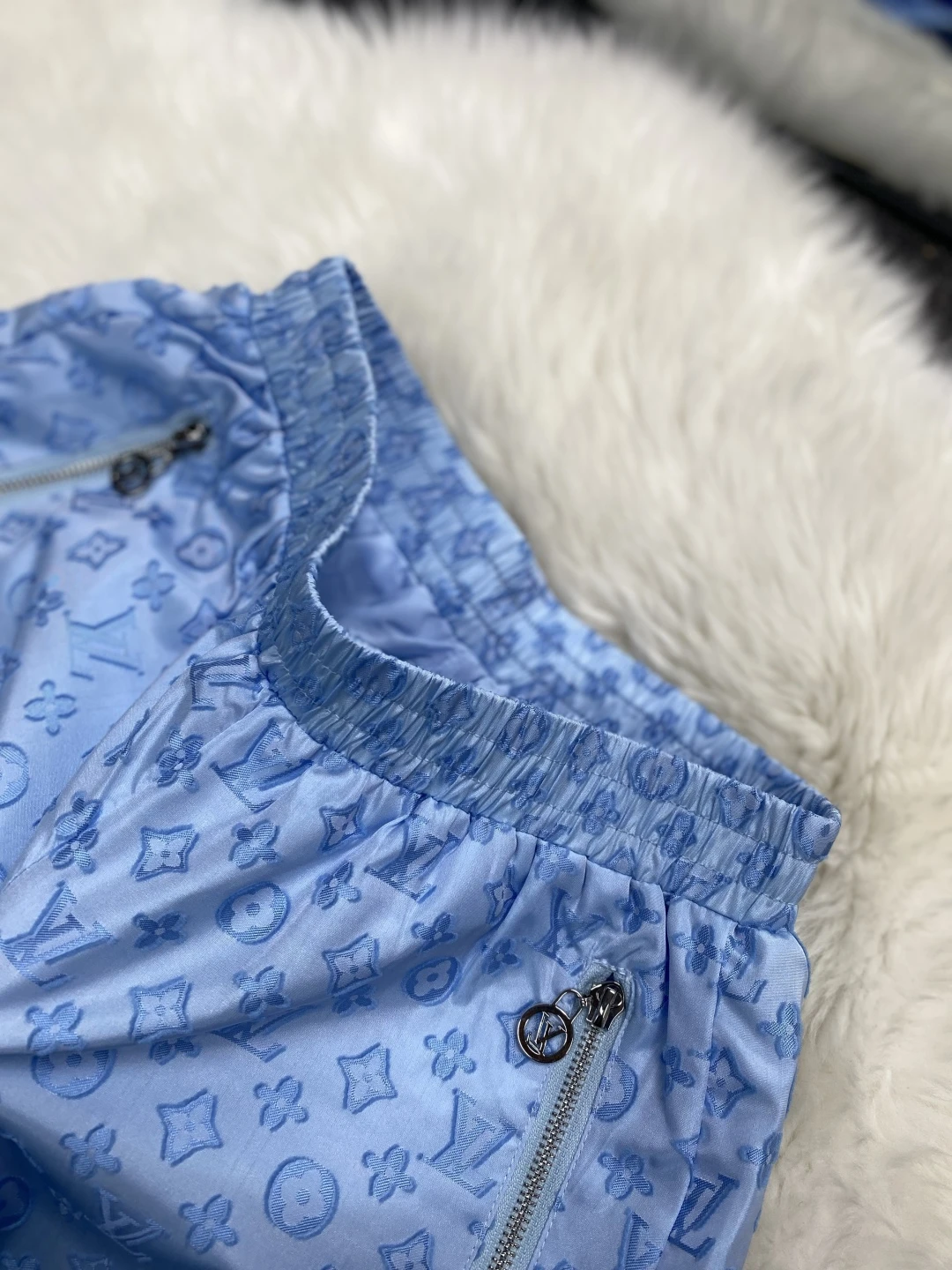 Shorts — b27977a3