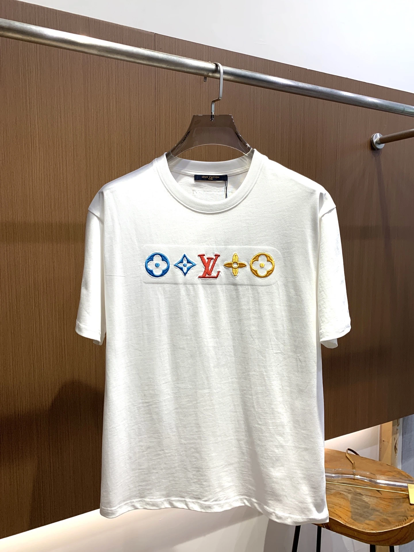 Louis Vuitton T-Shirt — 19597007