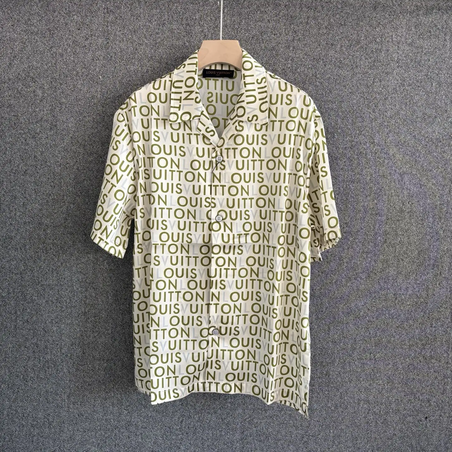 Louis Vuitton T-Shirts — d99eed33