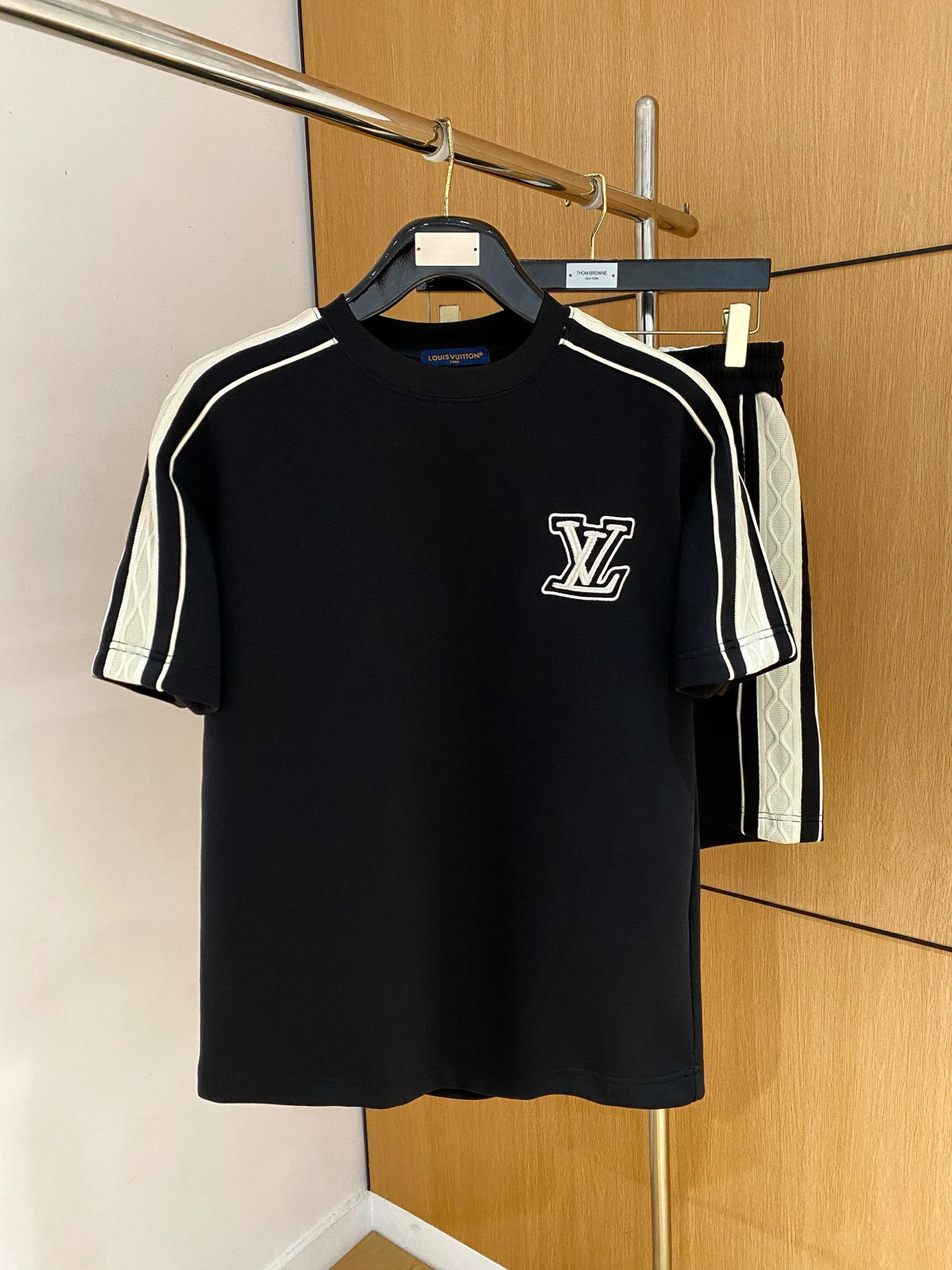 Louis Vuitton T-Shirt — f3efc043