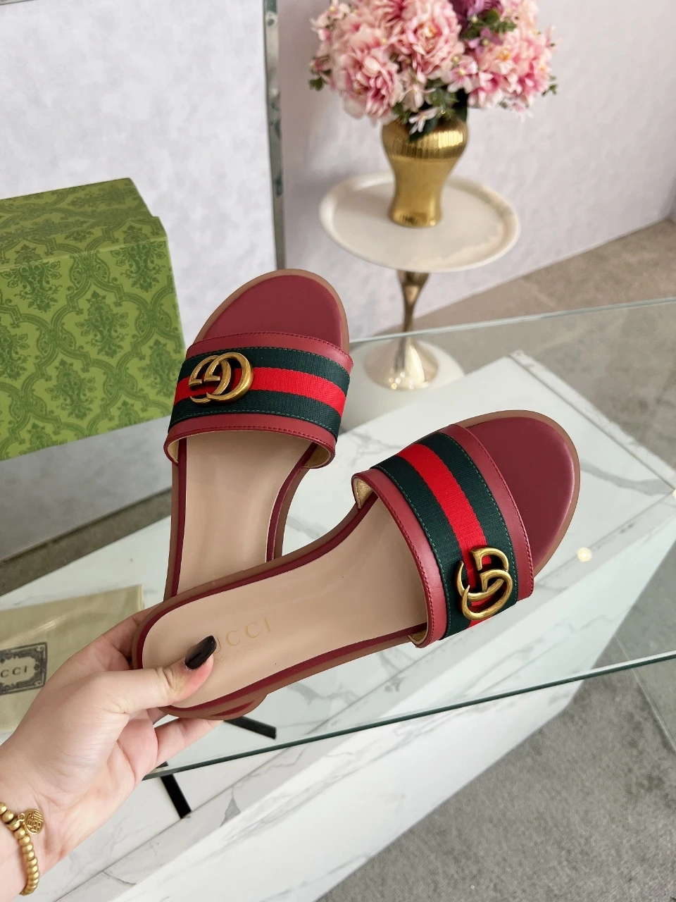 Gucci Shoes — b8048668