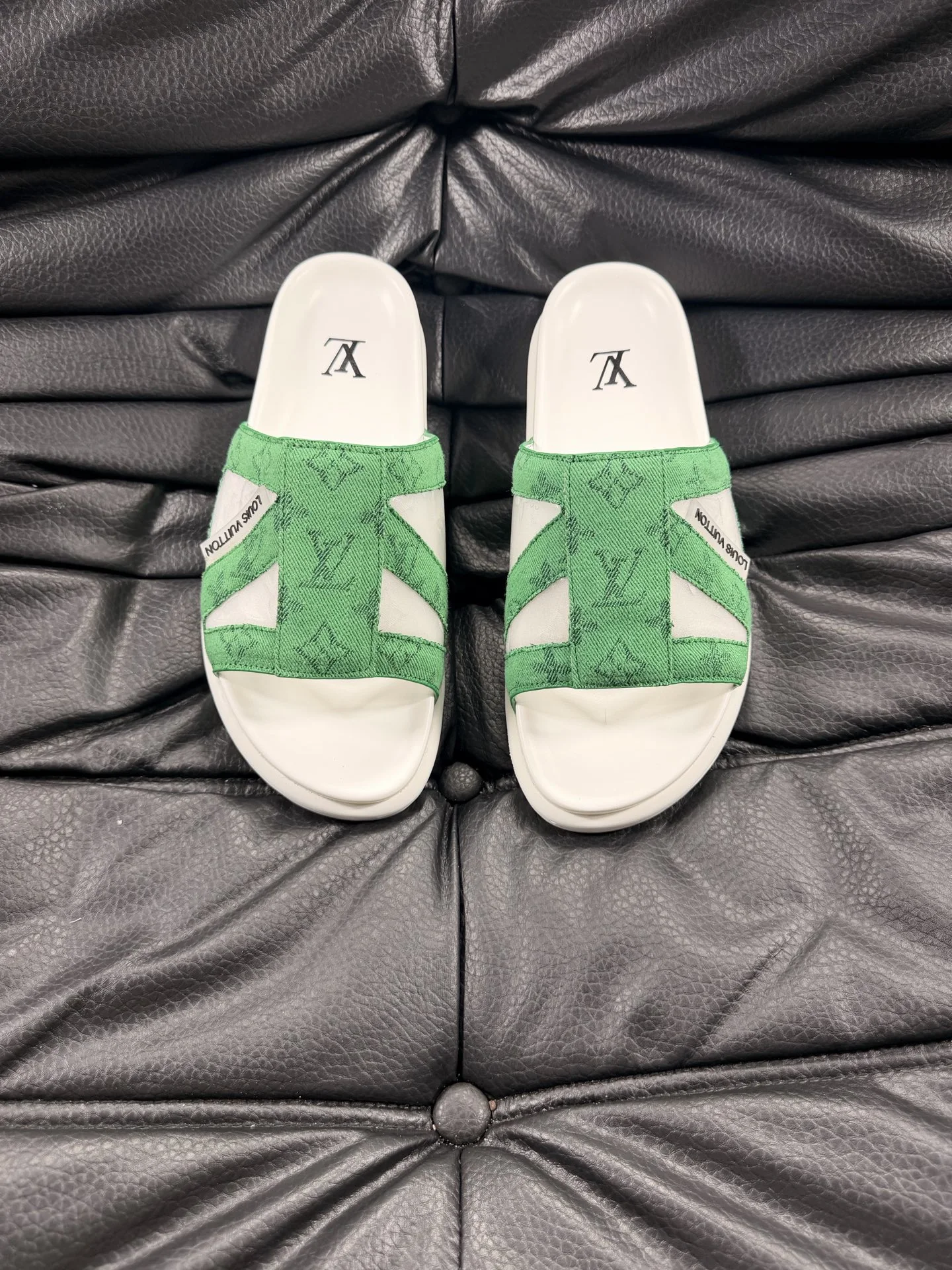 Louis Vuitton Slippers — d6d4fe83