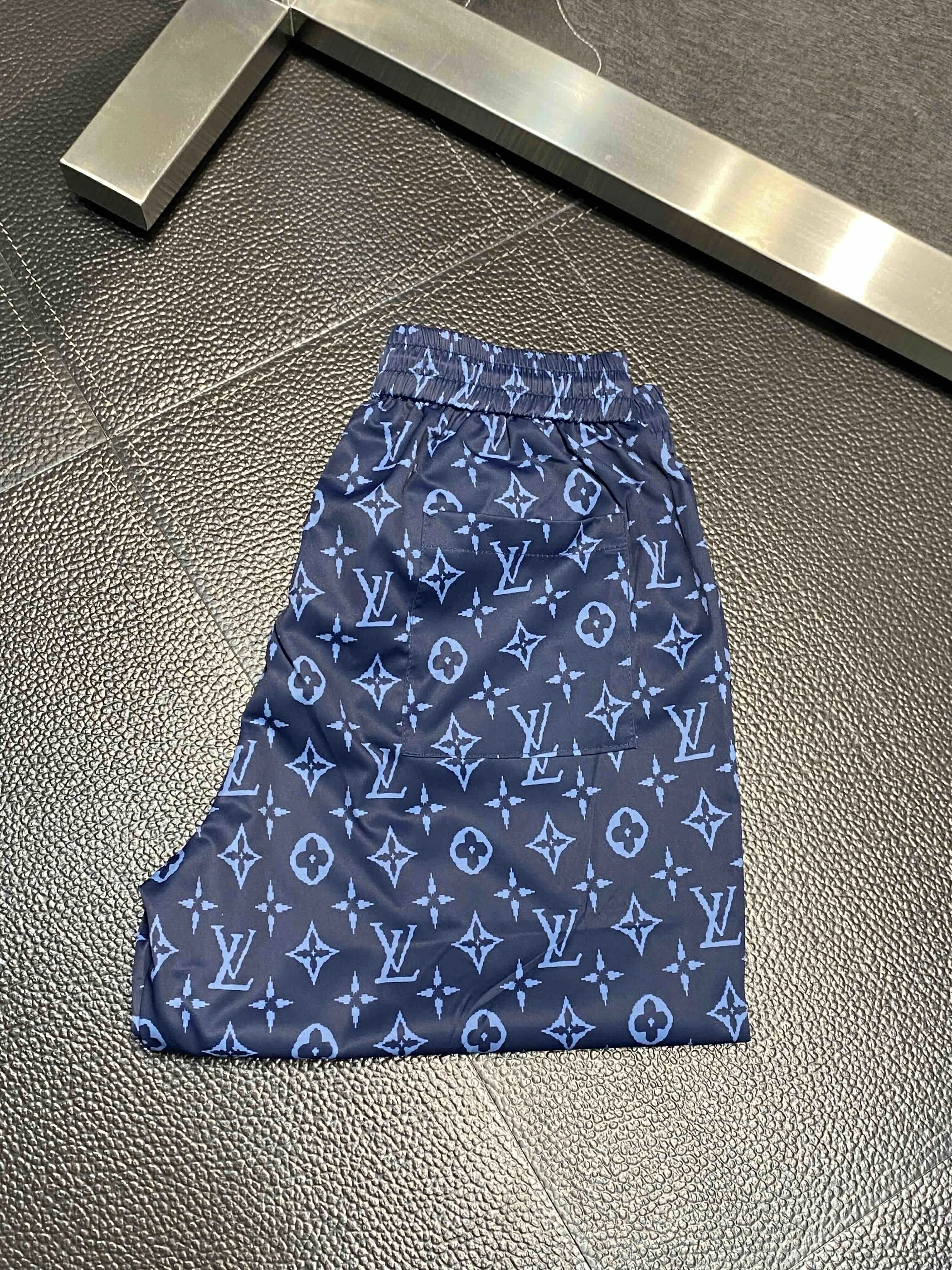 Louis Vuitton Shorts — cf1c7019