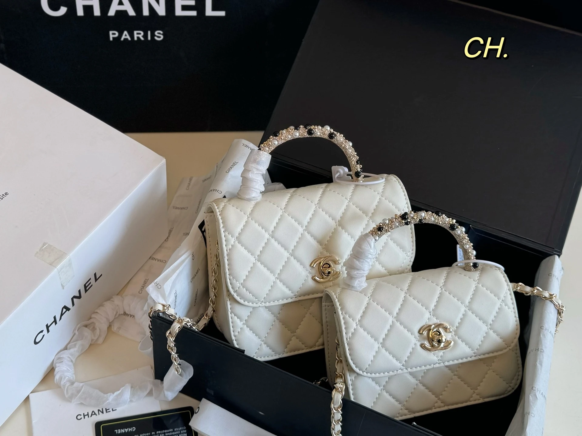 Chanel Bag — f5bfe07e