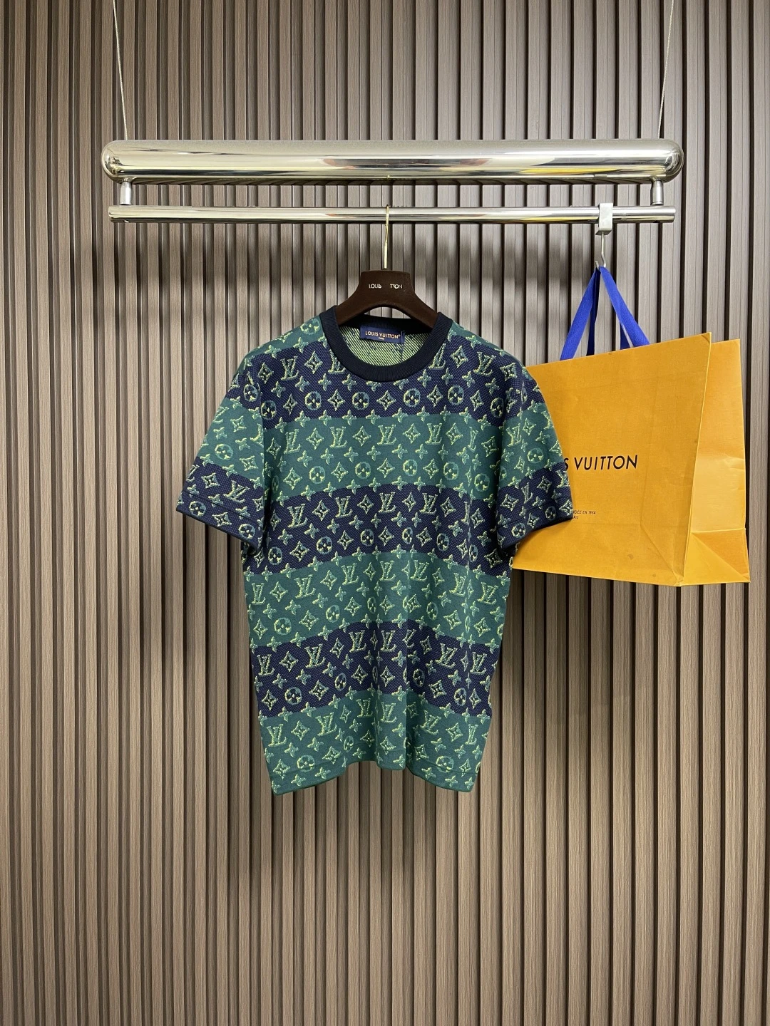 Louis Vuitton T-Shirt — fa328402