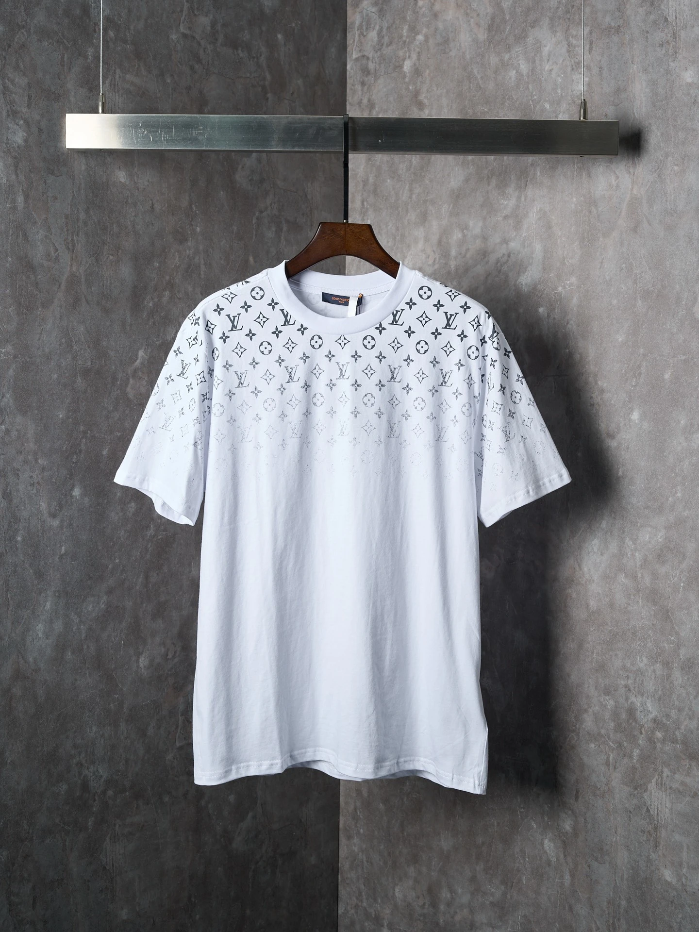 Louis Vuitton T-Shirt — 66dff8e2