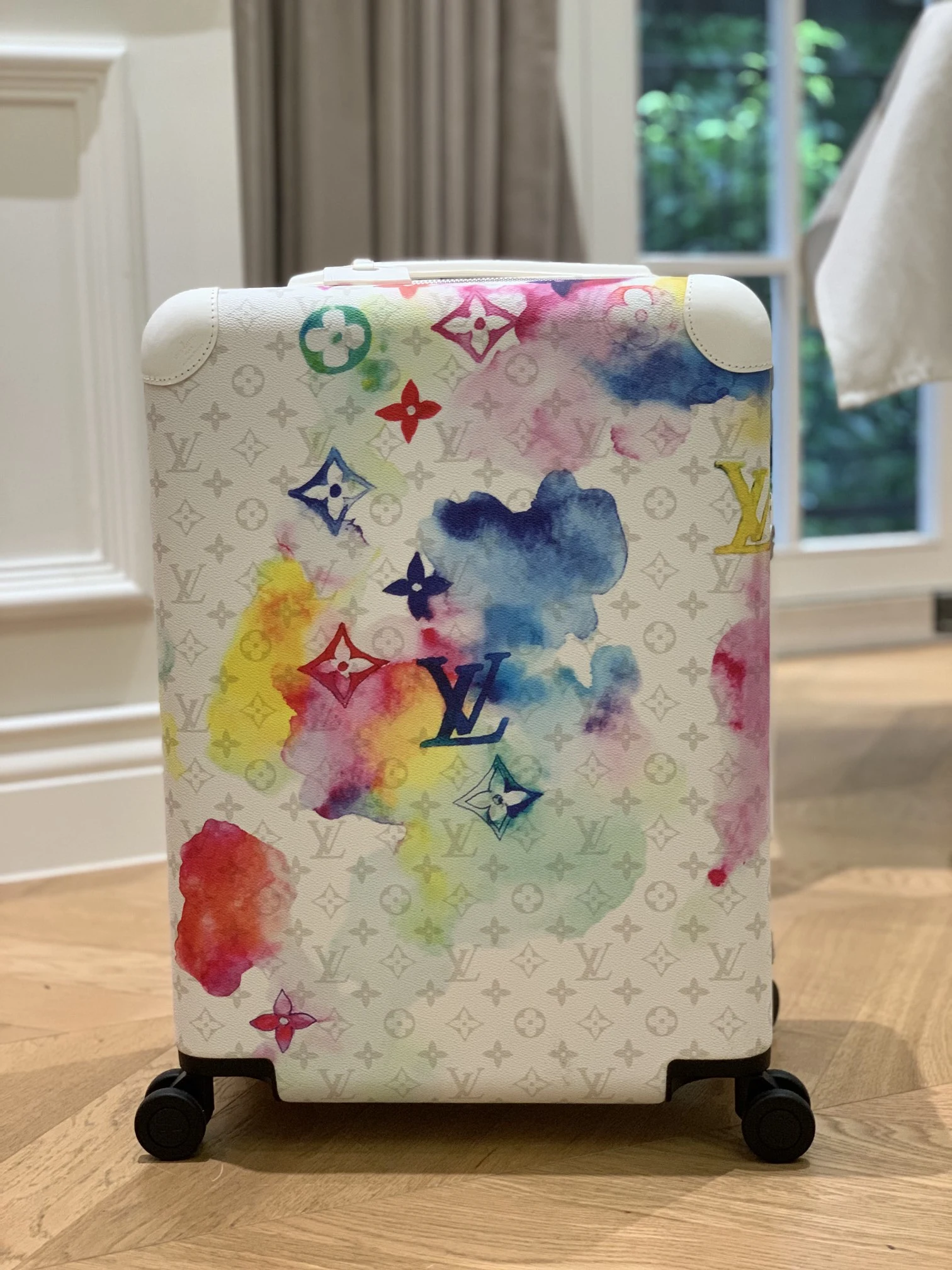 Louis Vuitton Luggage — 051e4eaa