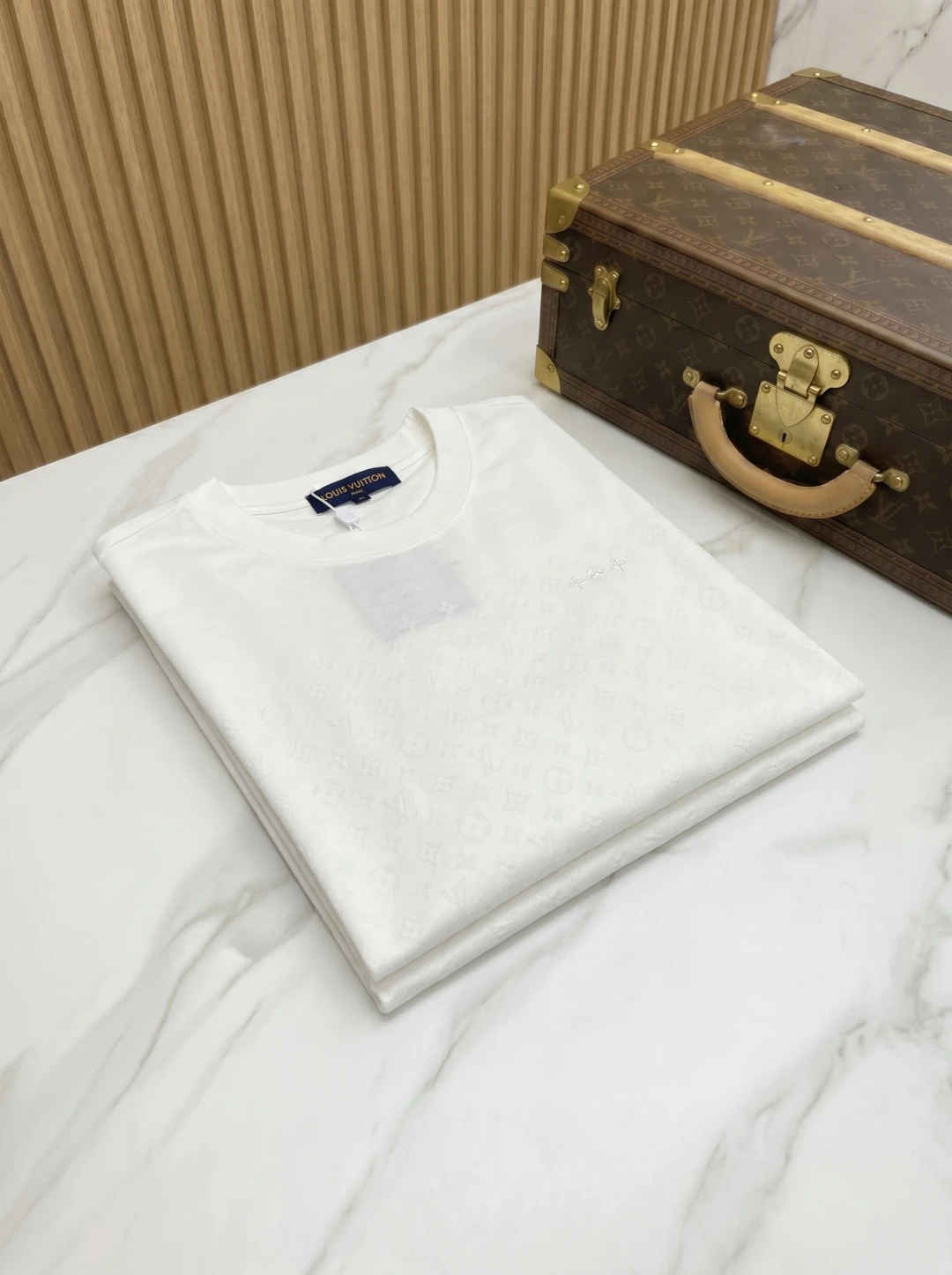 Louis Vuitton T-Shirt — 7eb90645