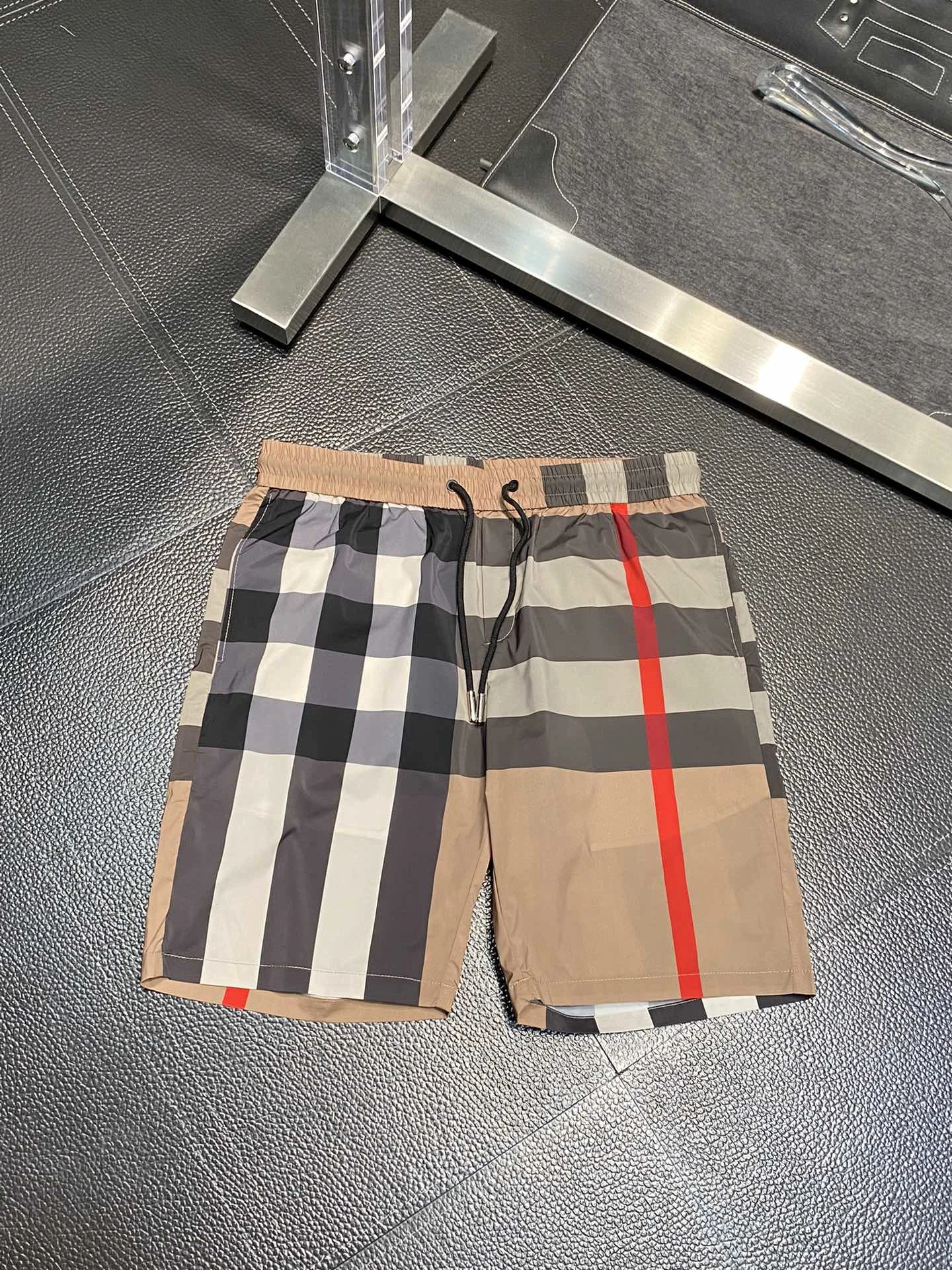 Burberry Shorts — 06824e02