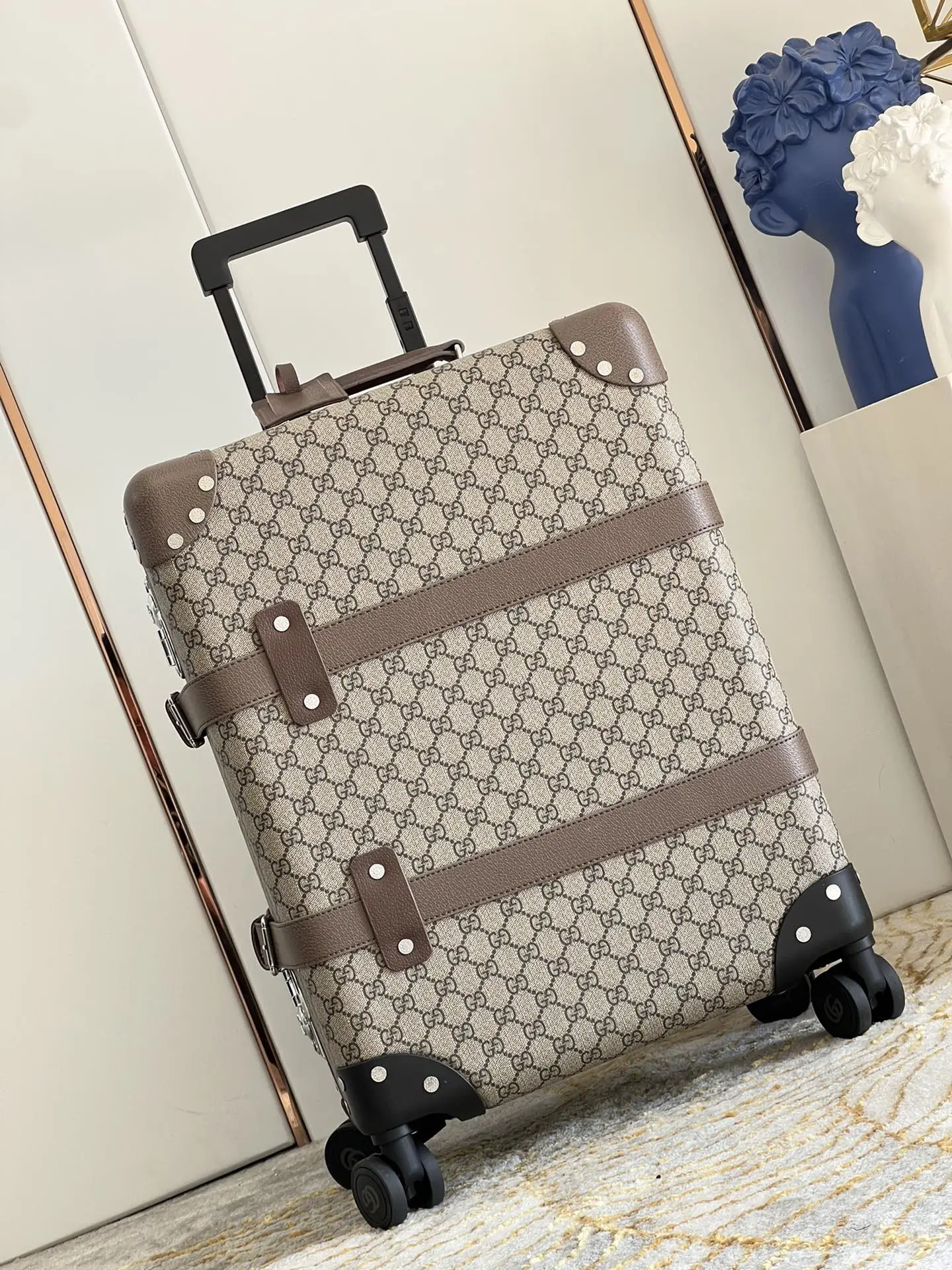 Gucci Luggage — 4444b310