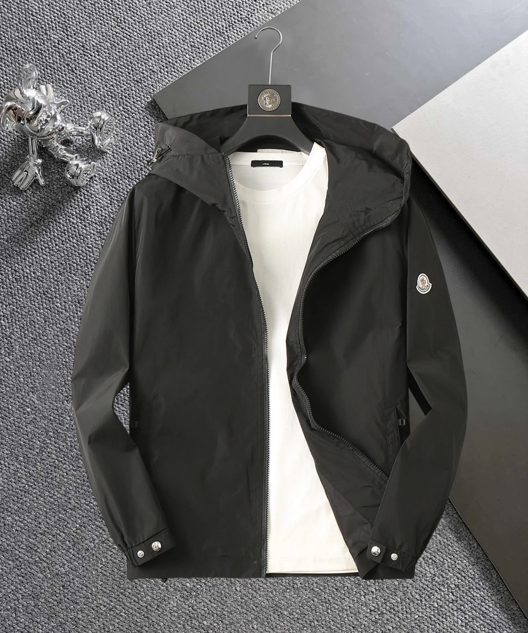 Moncler Jackets — 3927258b