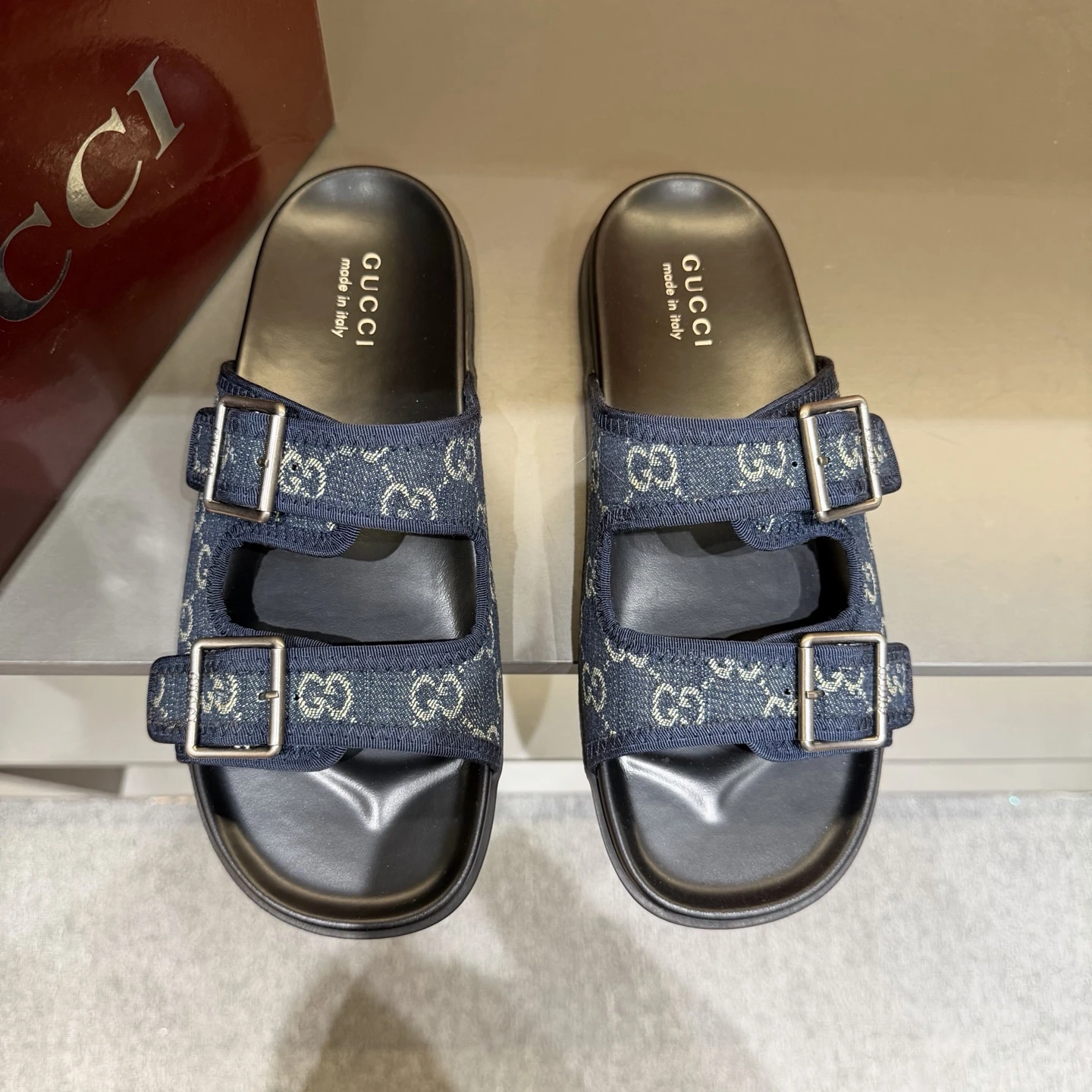 Slippers — 394bf4d4