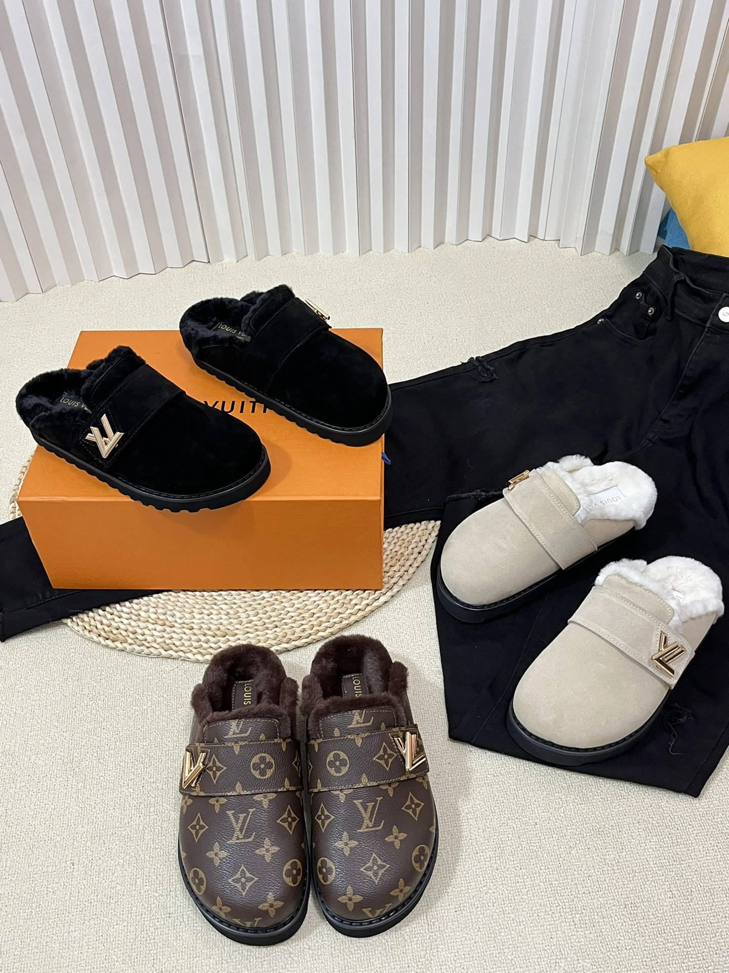 Louis Vuitton Slippers — dcf0c9b8