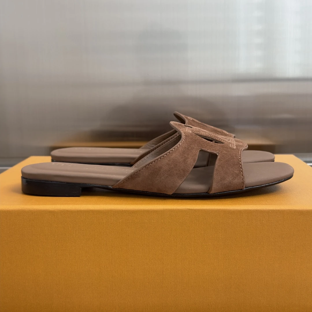 Louis Vuitton Slippers — b55e4377