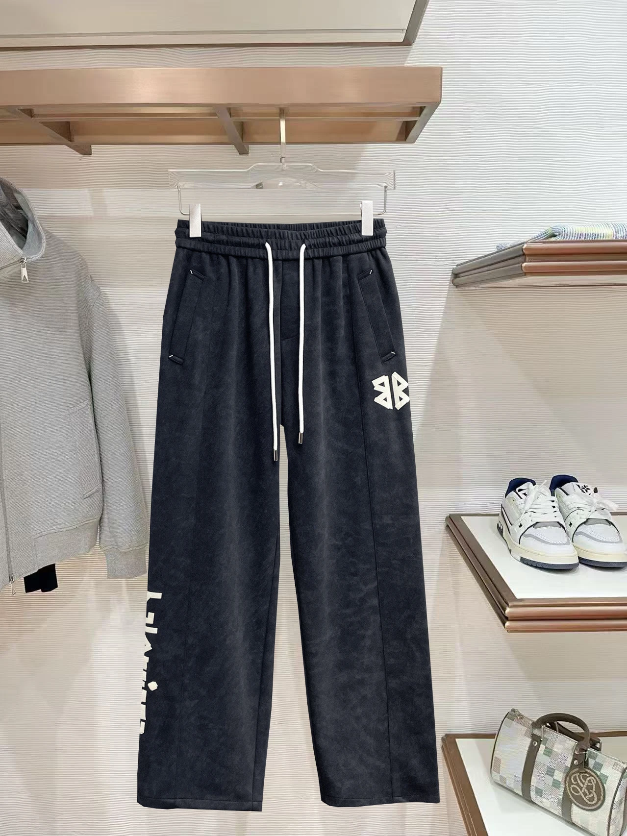Balenciaga Trousers — 675fc44c