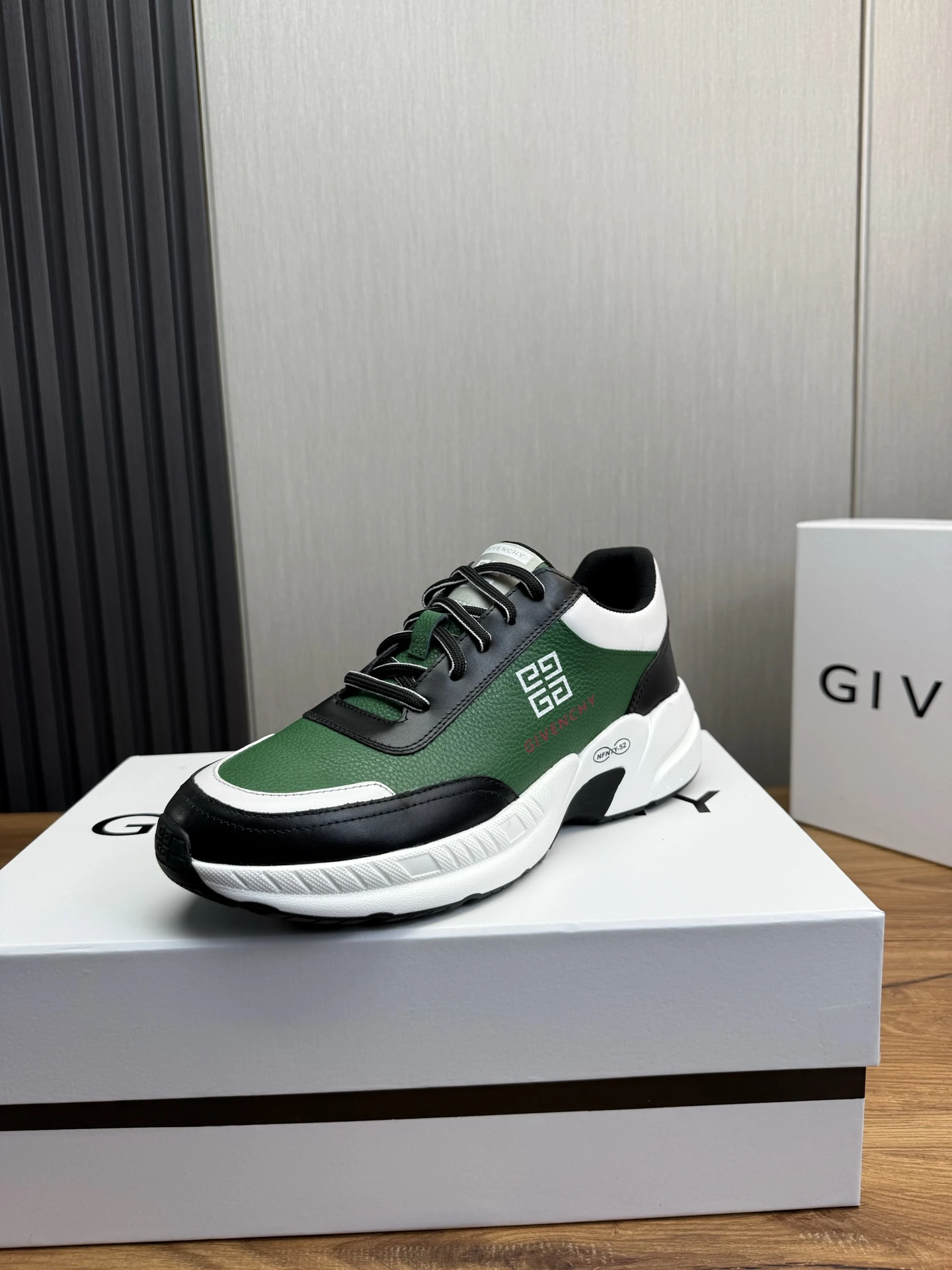 Givenchy Sneakers — e9b78bd9