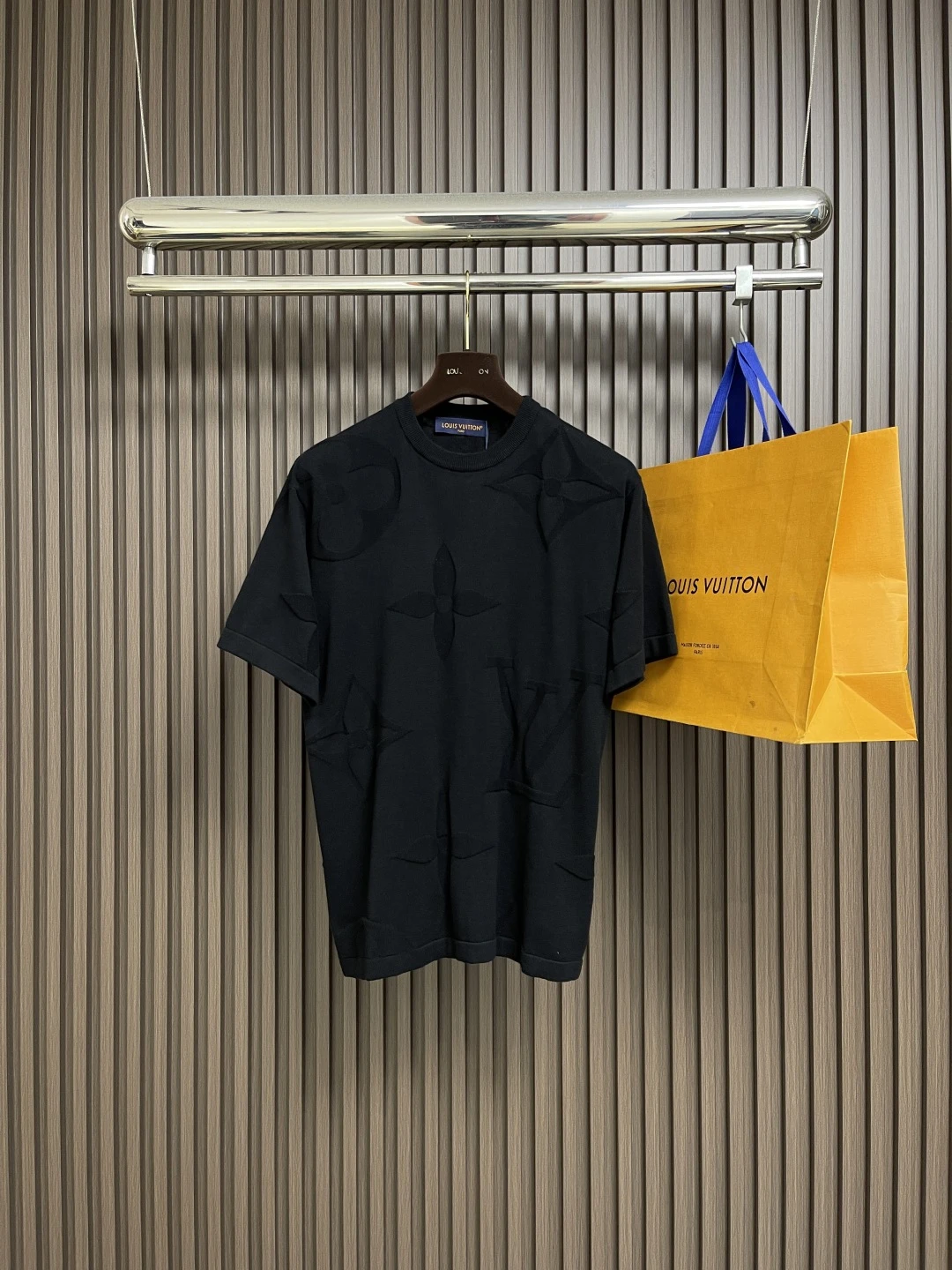 Louis Vuitton T-Shirt — 6cde1bbf