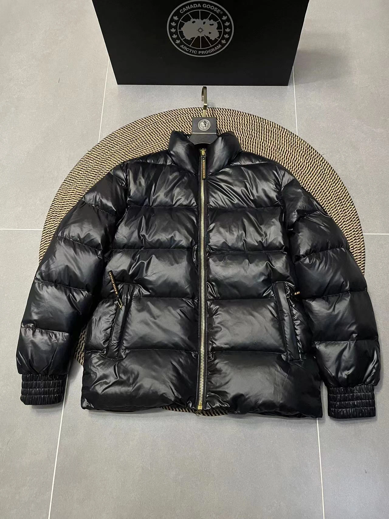 Canada Goose Down Jacket — 7f54aa8c