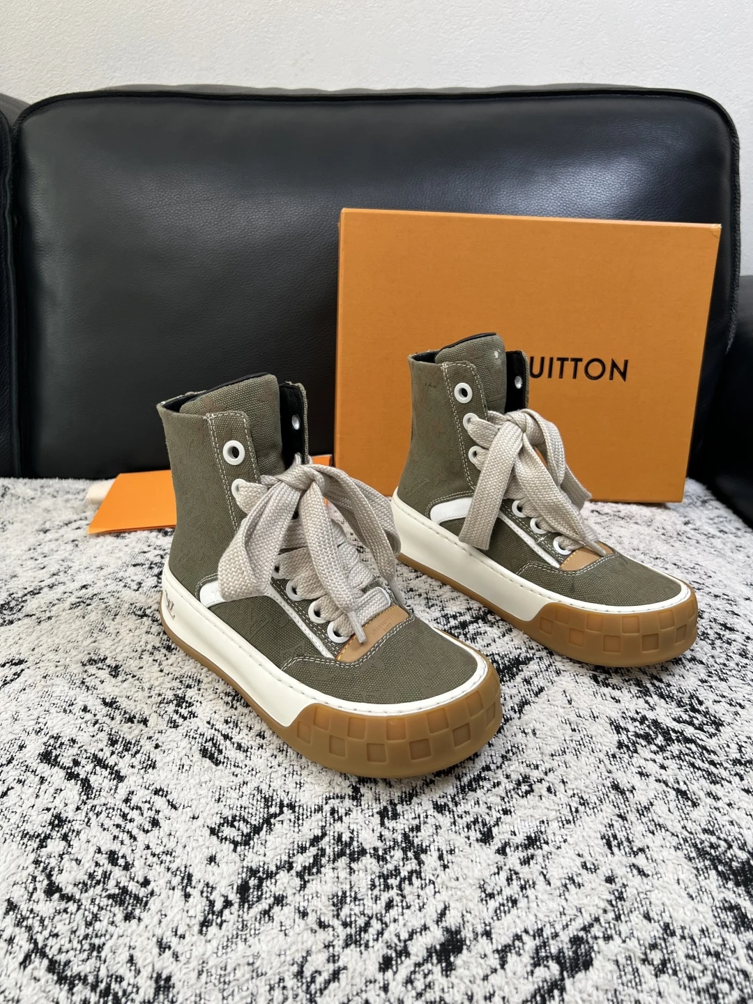Louis Vuitton Sneakers — 990e562c