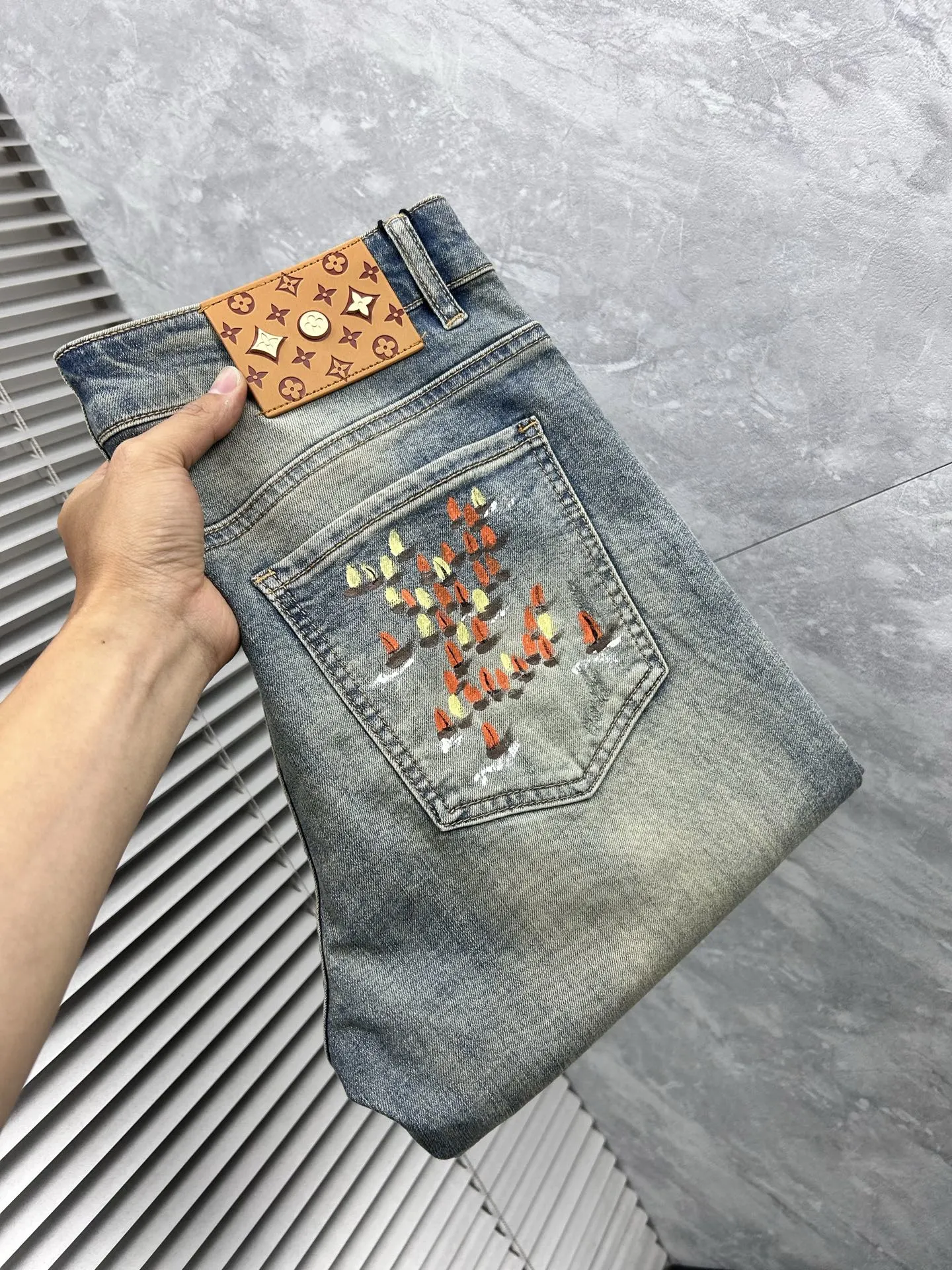Louis Vuitton Jeans — 050f39a7