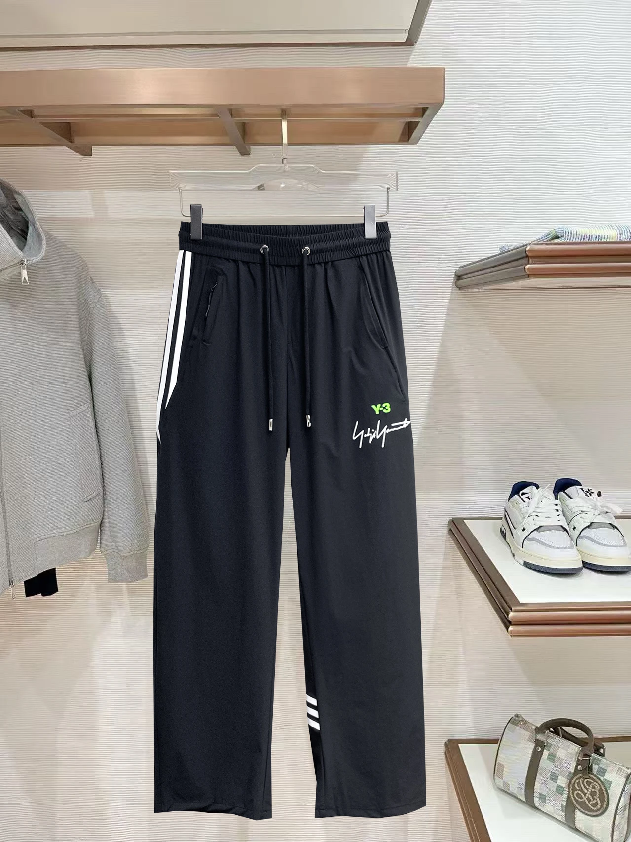 Trousers — 566b7196