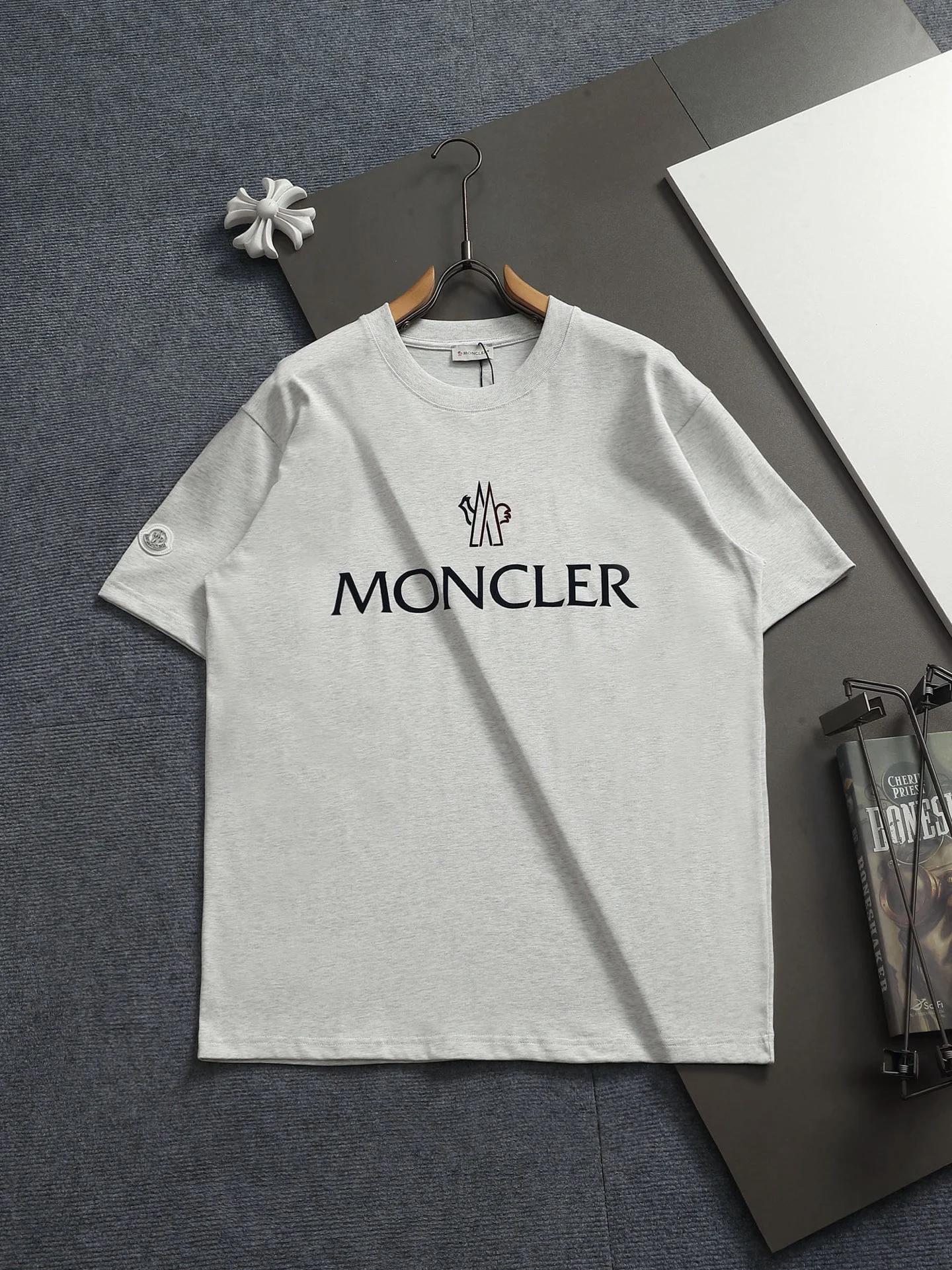 Moncler T-Shirt — f9be04a2