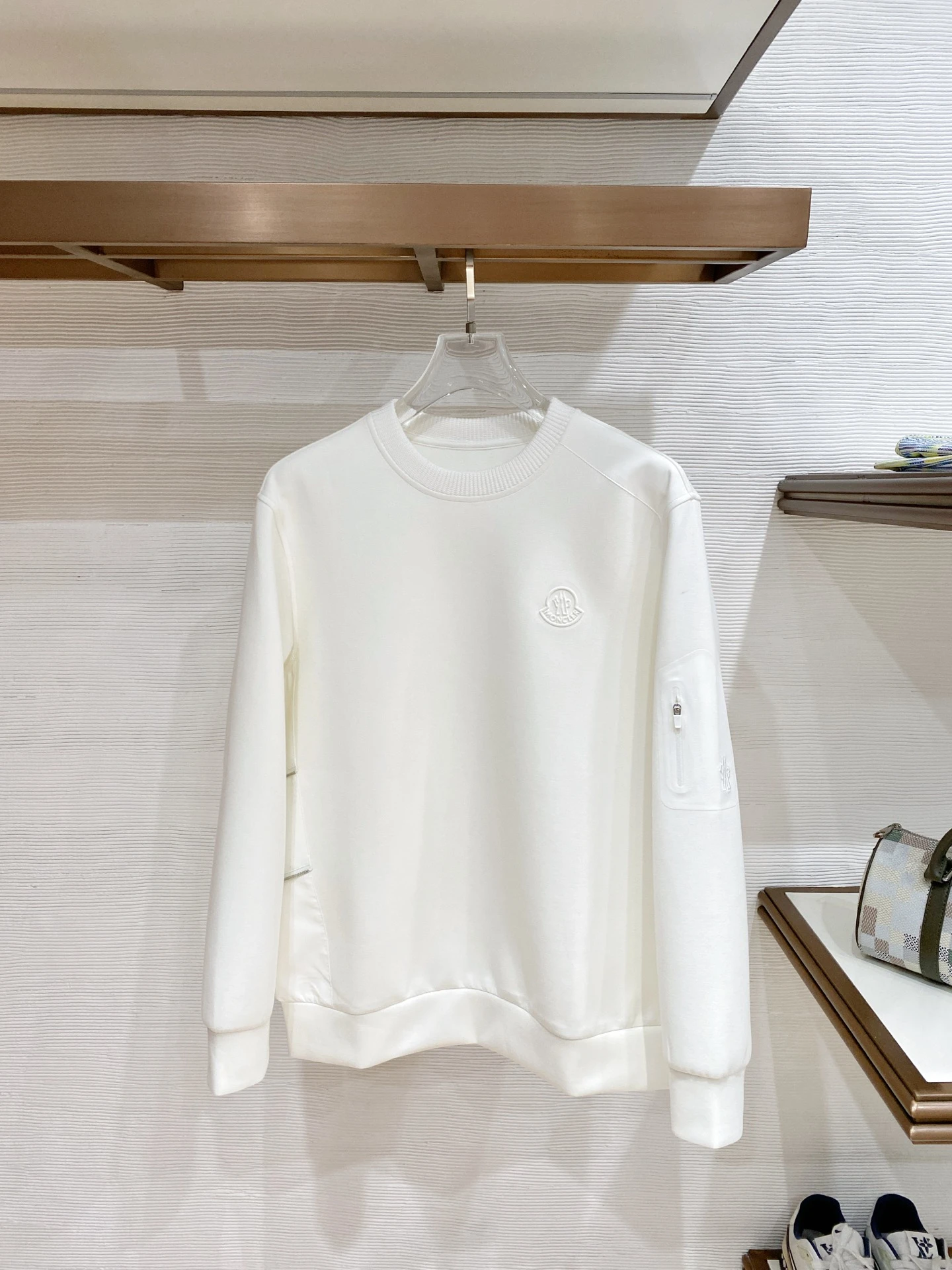 Moncler Sweatshirts — e934ccb4