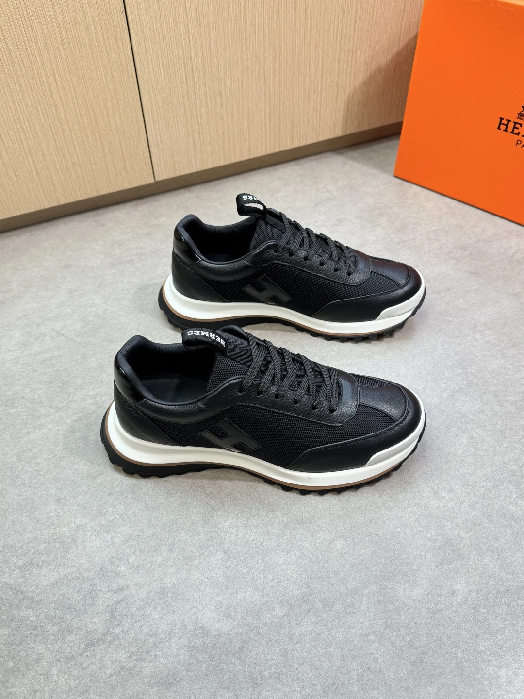 Hermès Sneakers — b8518c57