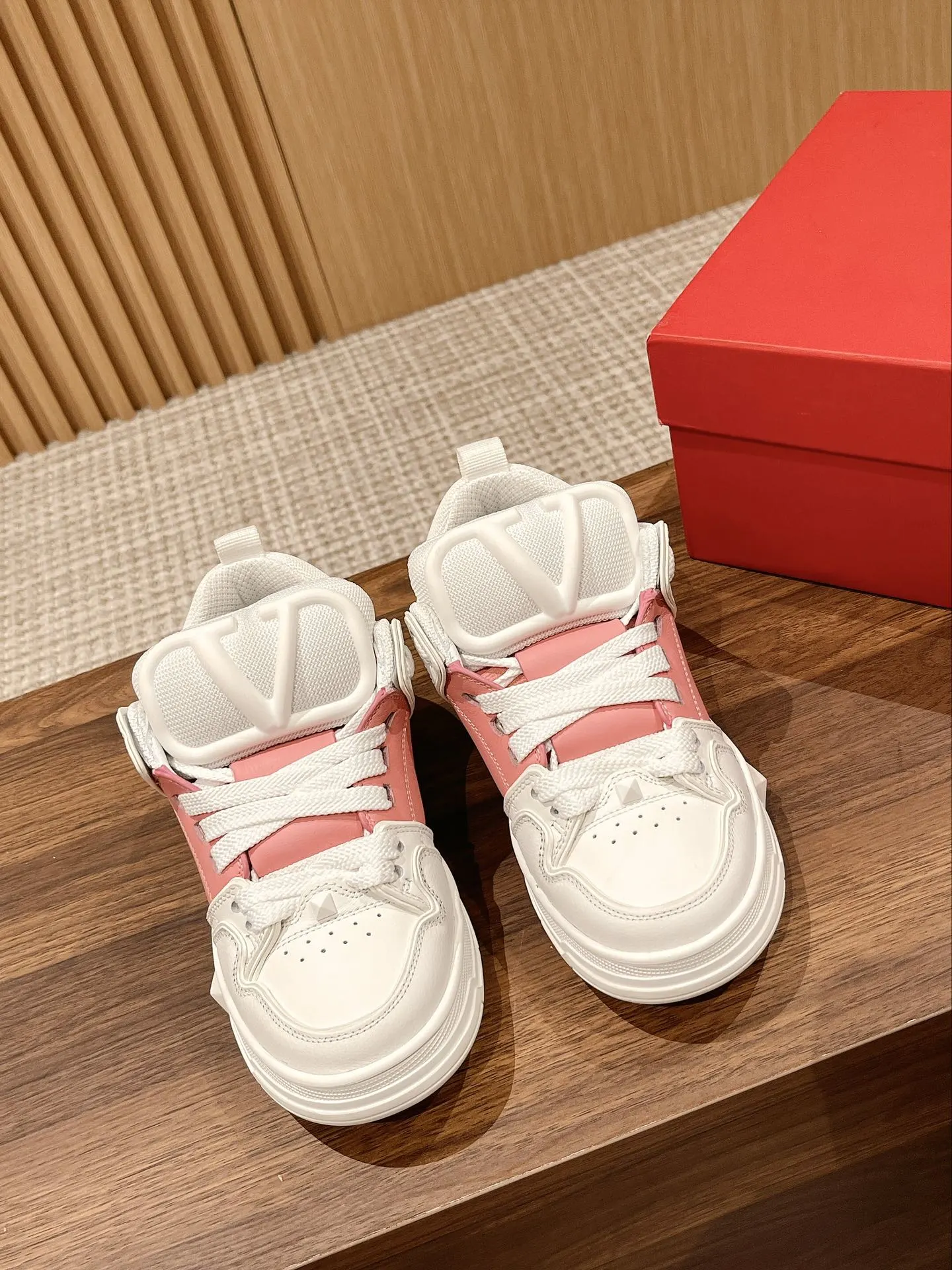 Valentino Sneakers — 75497247