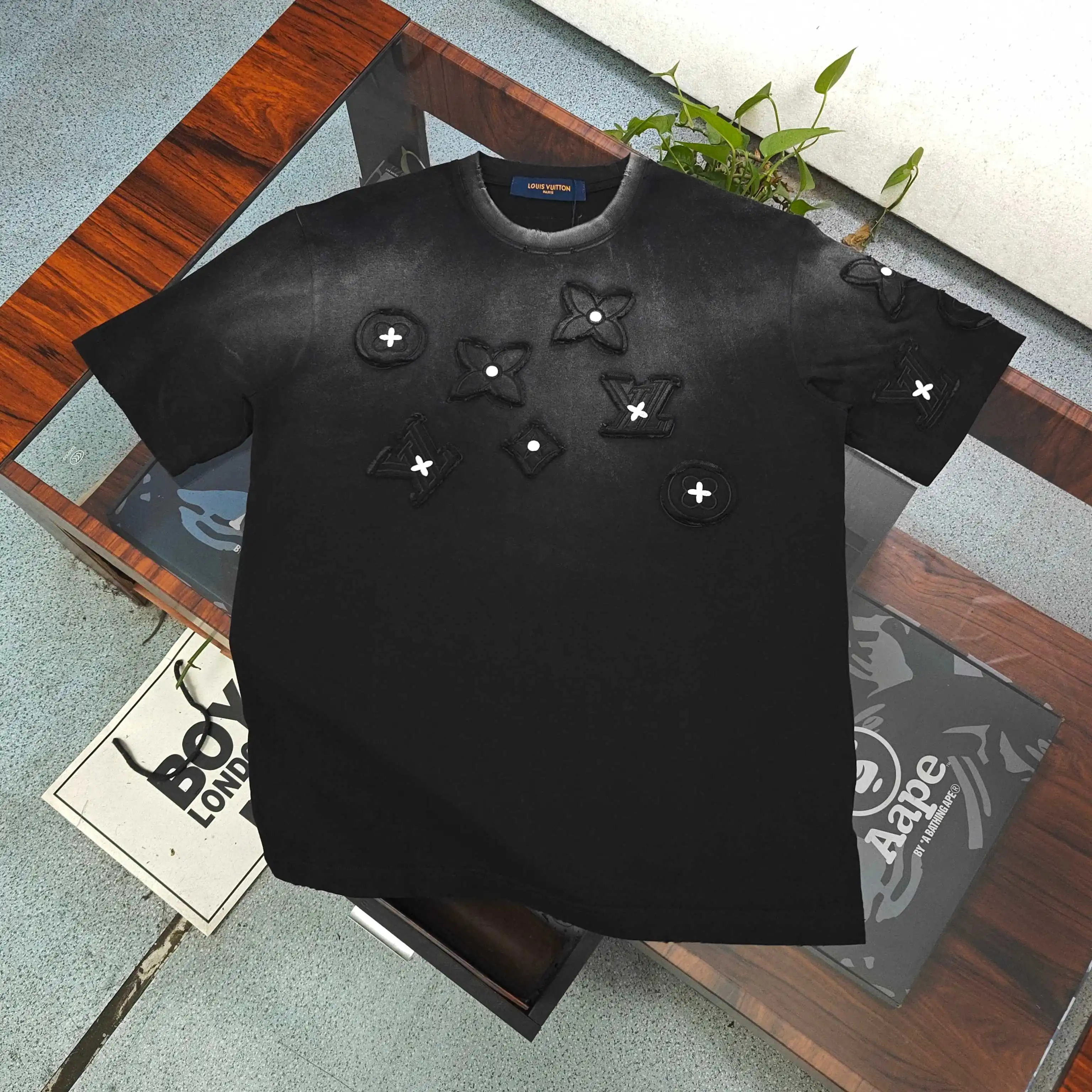 Louis Vuitton T-Shirt — a10e911b