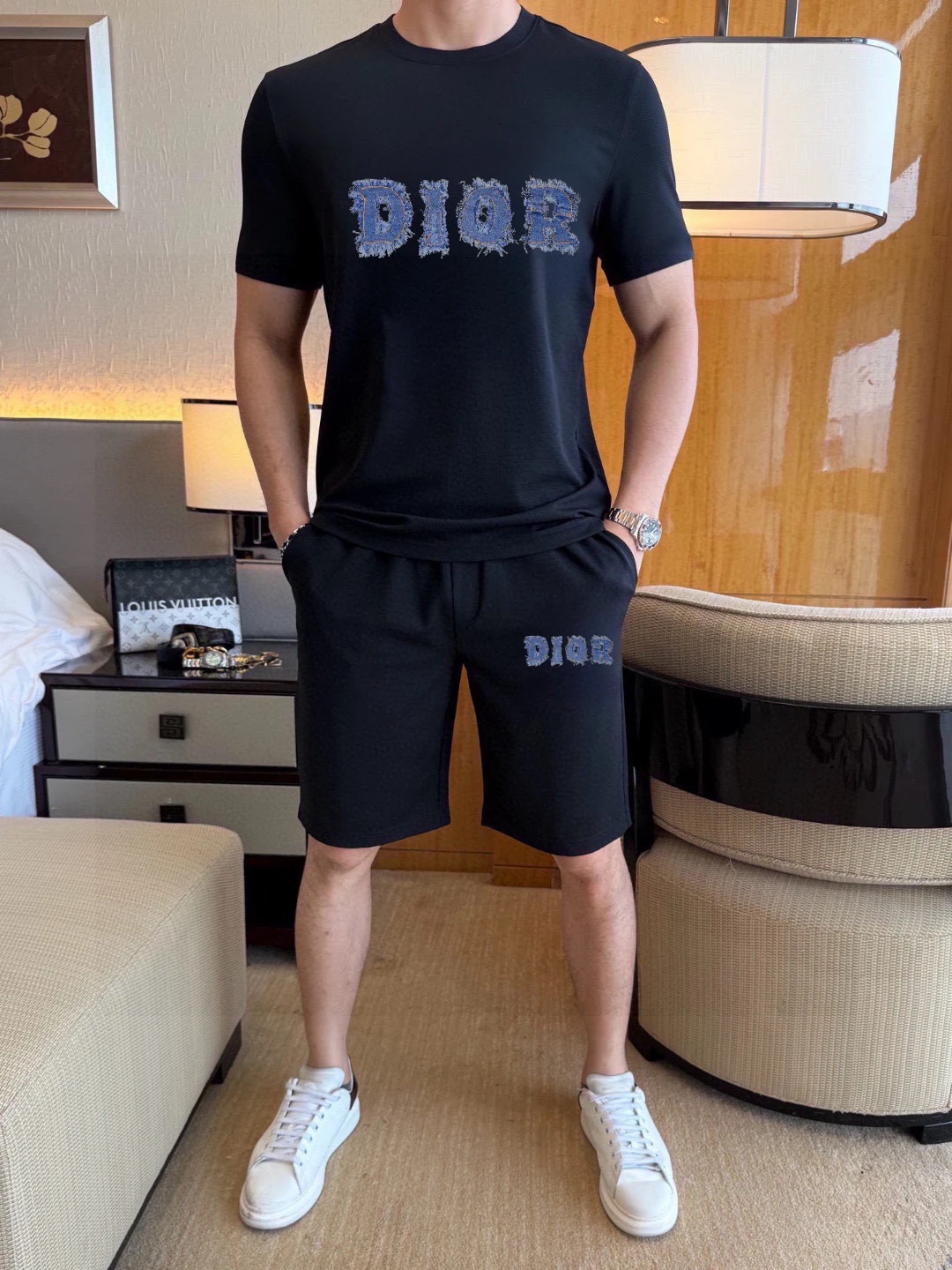 Dior T-Shirt — 42b42809