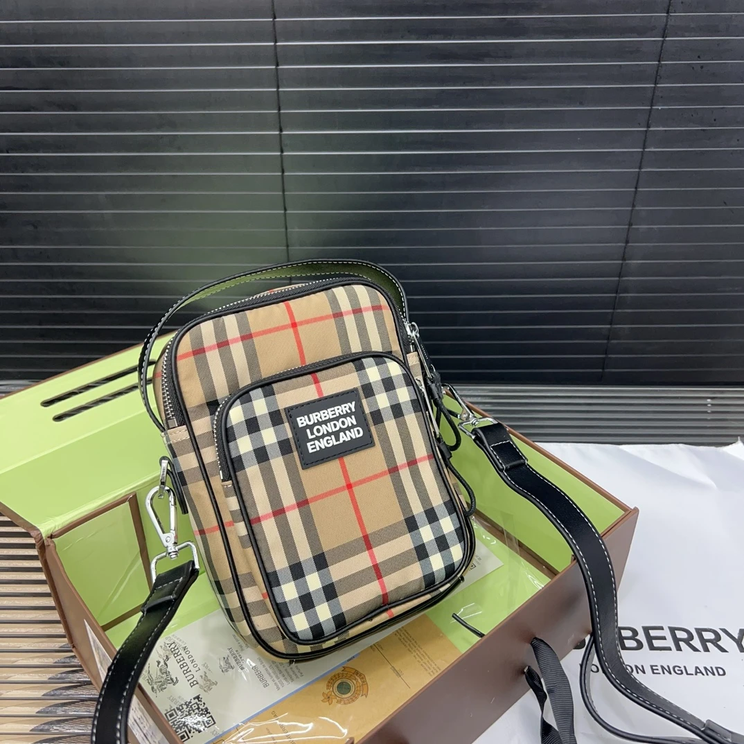 Burberry Bag — fd21fbb2