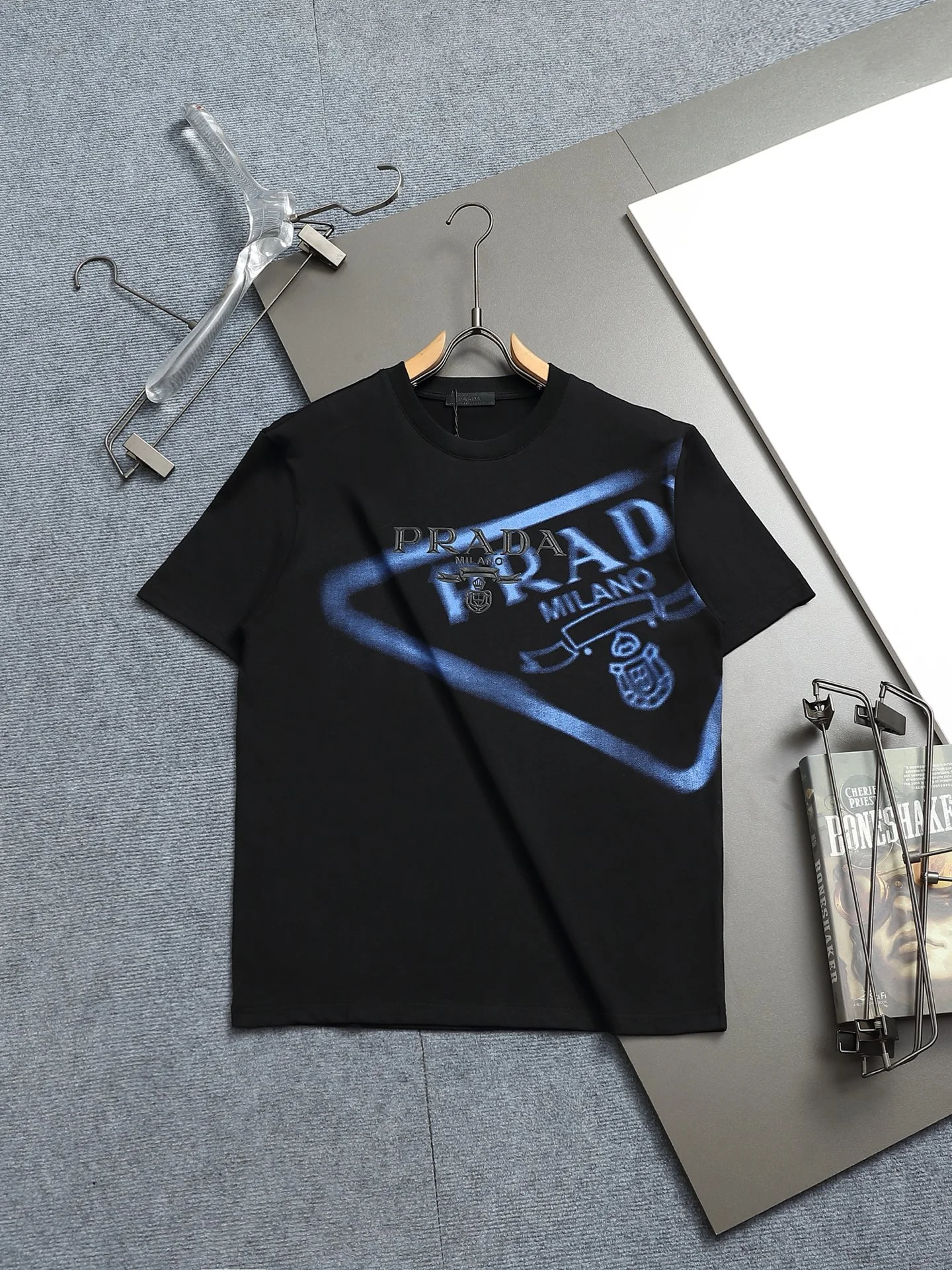 Prada T-Shirt — 5d05372b