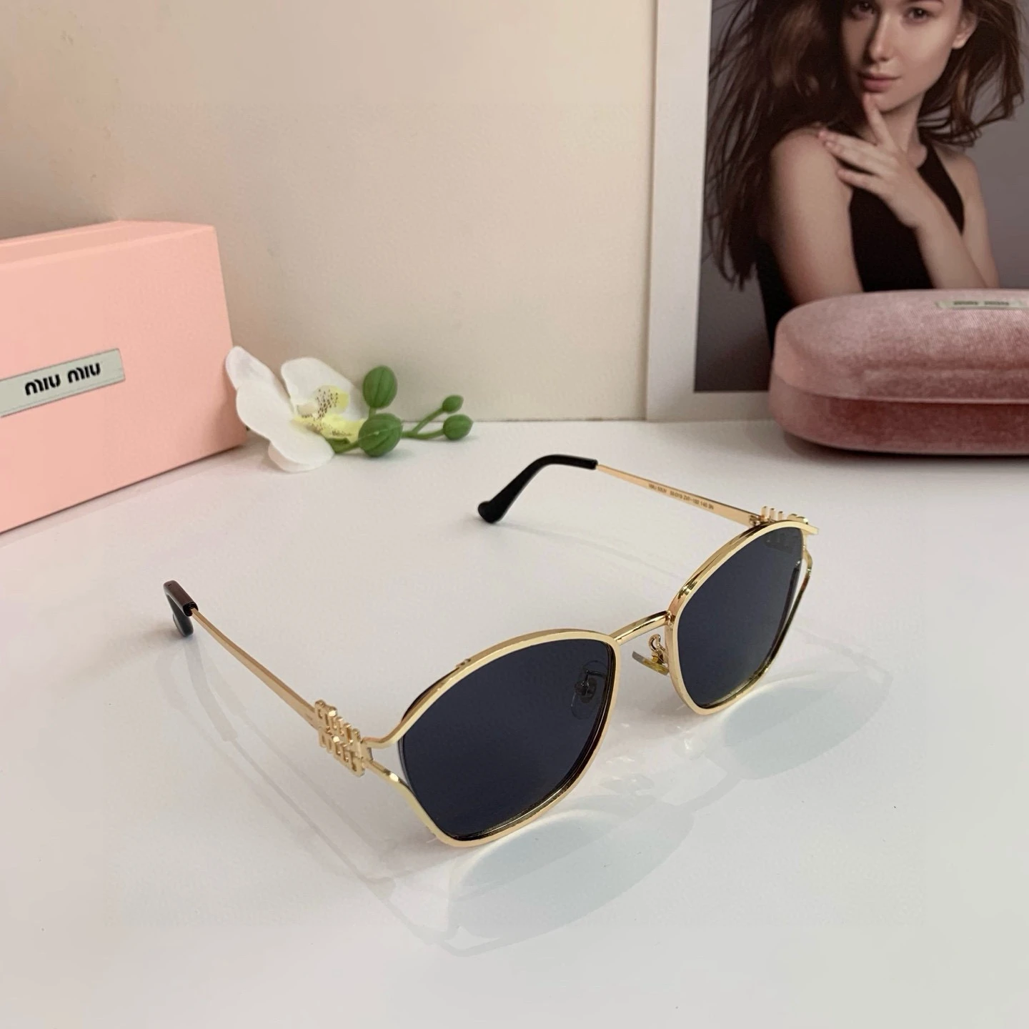 Miu Miu Eyewear — 8c40d628