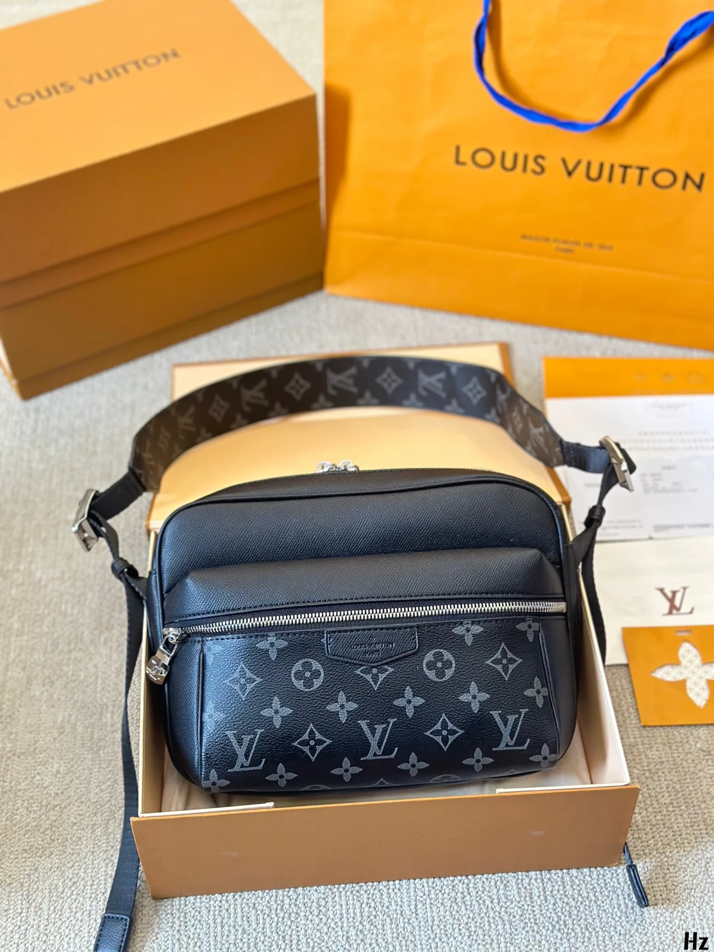 Louis Vuitton Bag — 31b2e05b