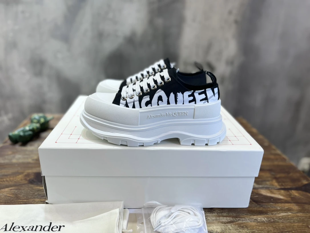 Alexander McQueen Sneakers — 6cd8ebb1